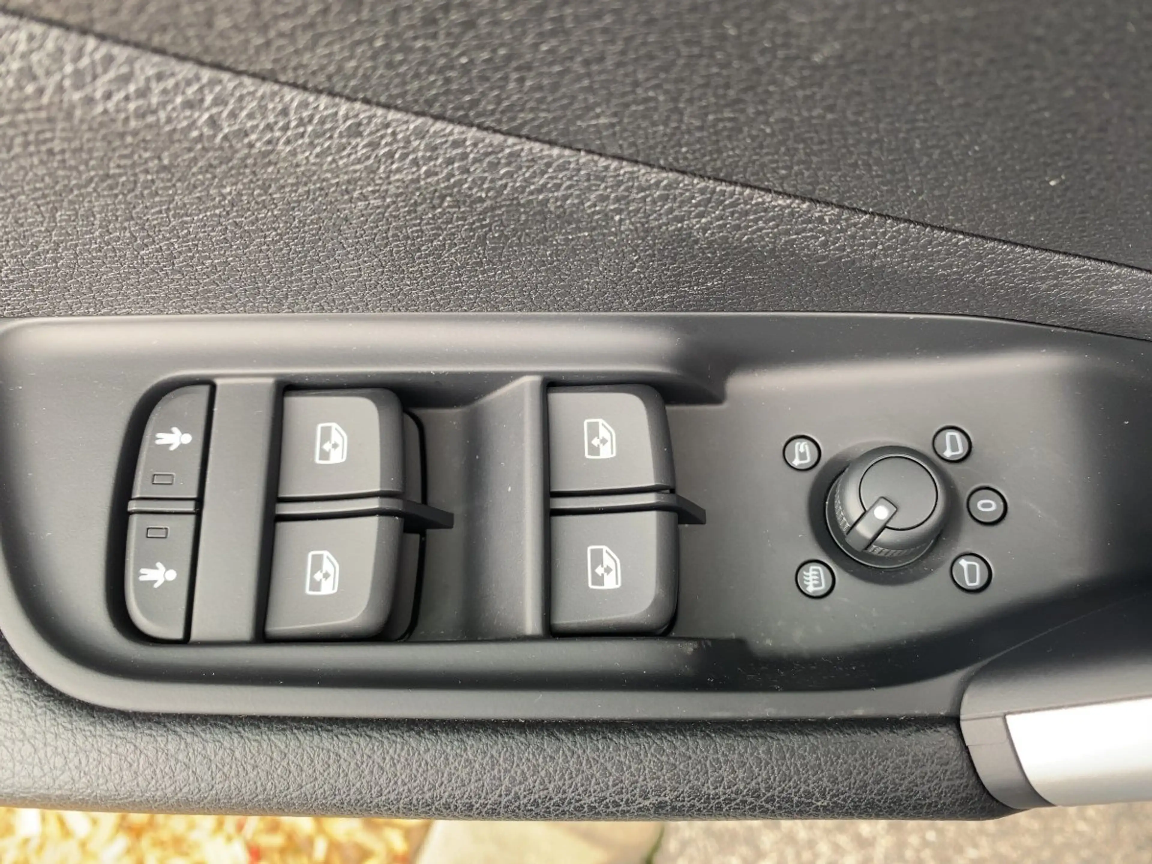 Audi Q2 advanced SHZ*RFK*LED*AHK*DAB*Apple*ACC*DSG*LMF — photo 7