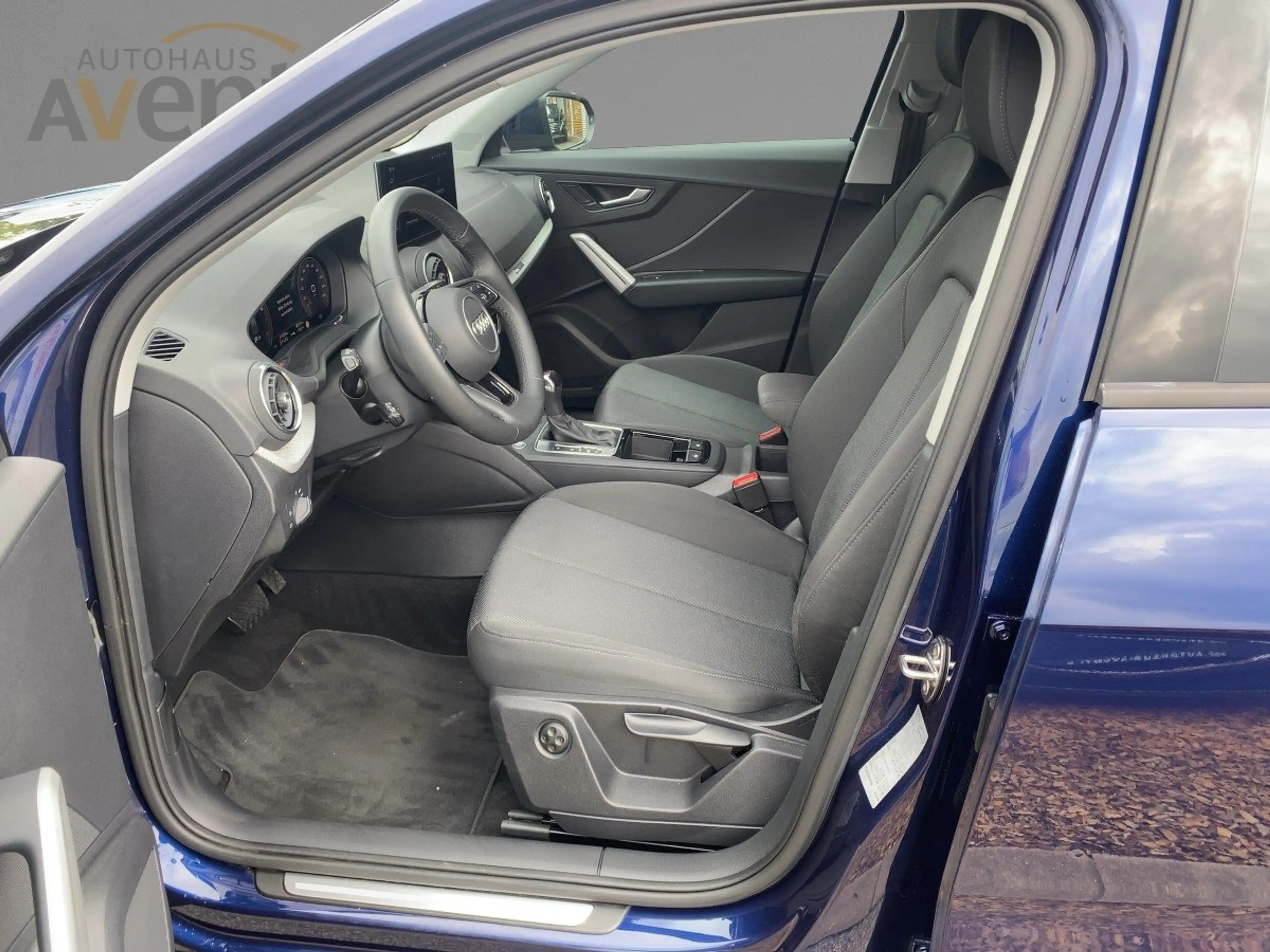 Audi Q2 advanced SHZ*RFK*LED*AHK*DAB*Apple*ACC*DSG*LMF — photo 4