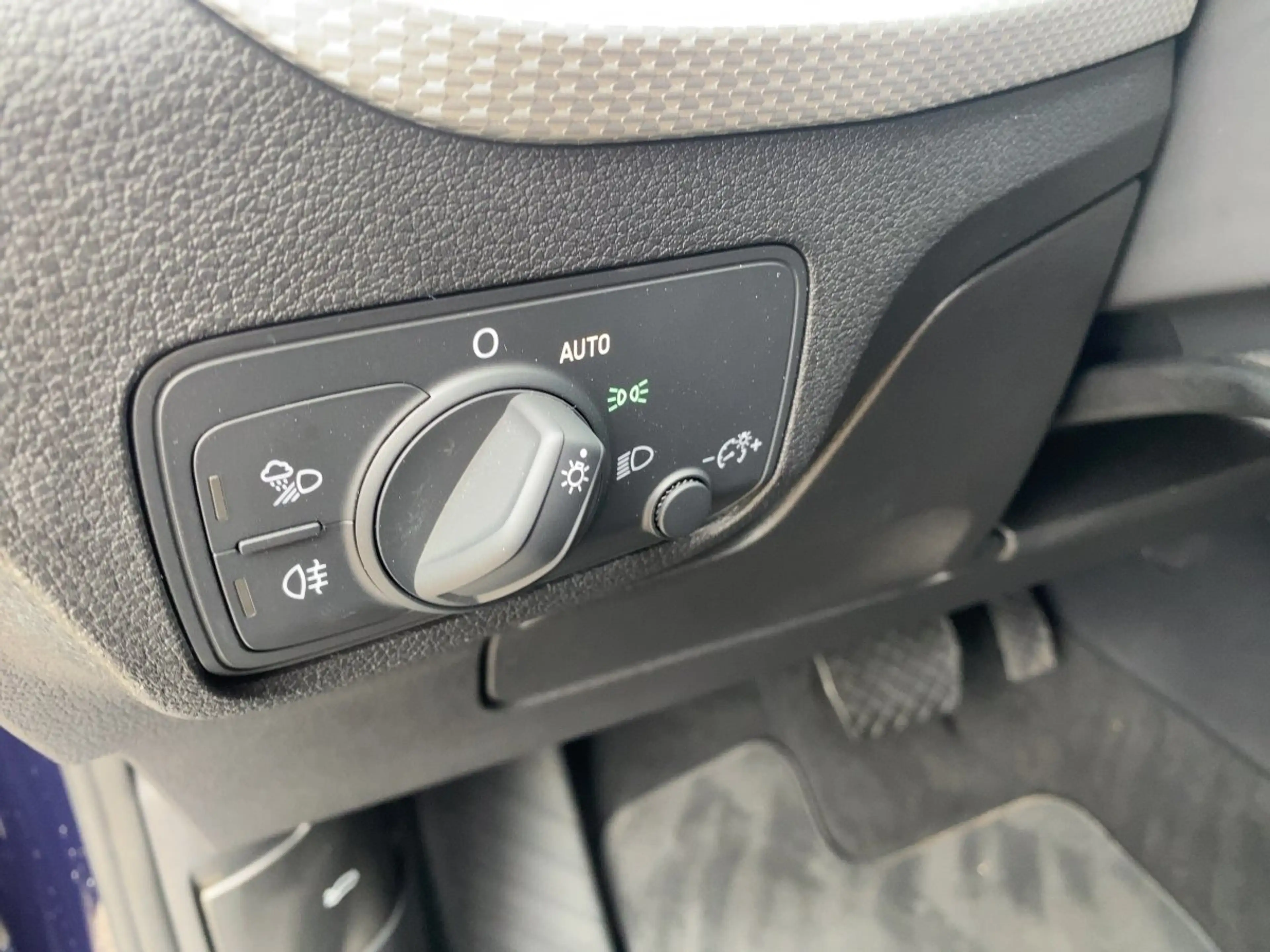 Audi Q2 advanced SHZ*RFK*LED*AHK*DAB*Apple*ACC*DSG*LMF — photo 8