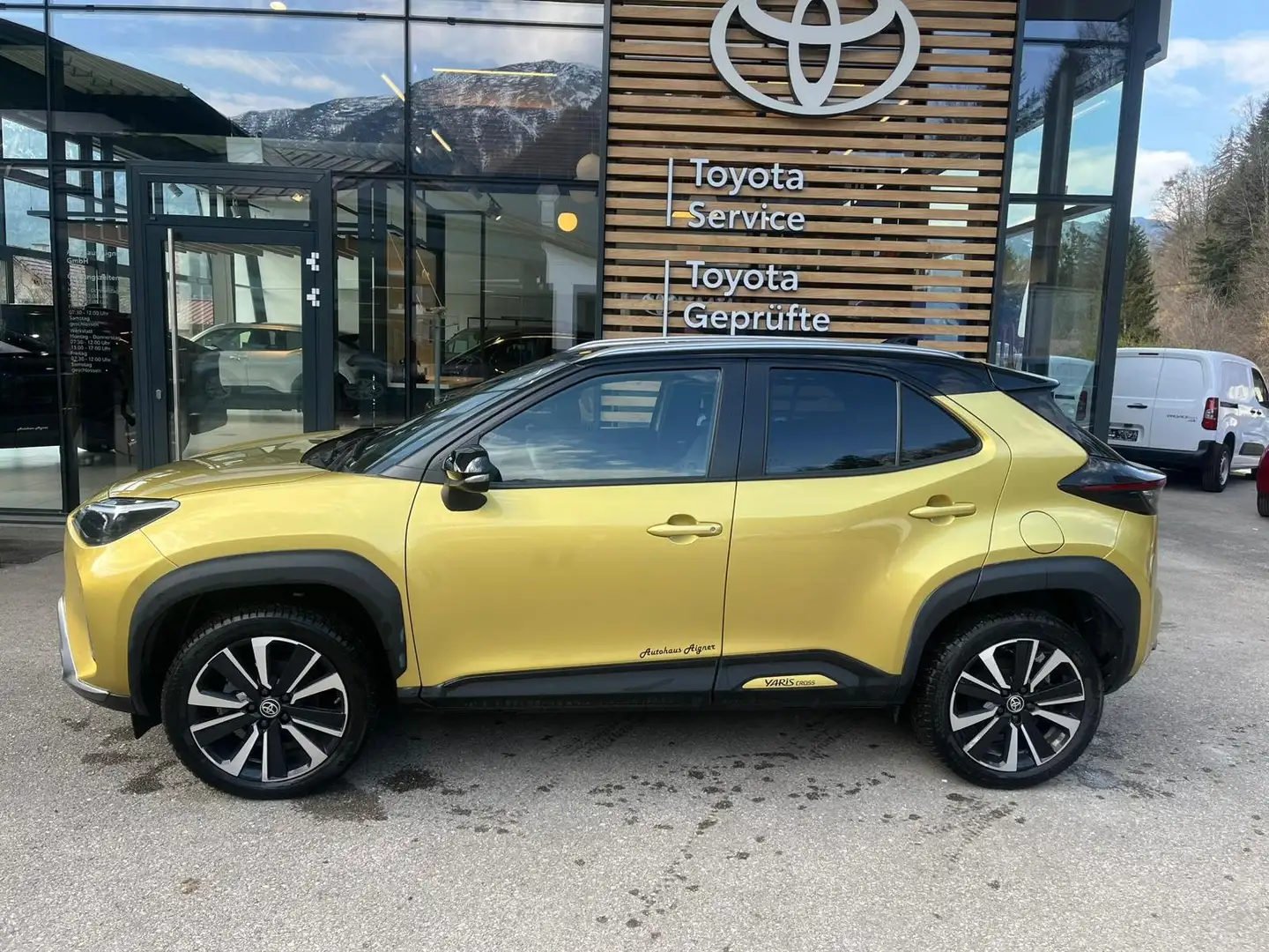 Toyota Yaris Cross 1,5l Hybrid 4x4 Premiere Edition Gold - 1