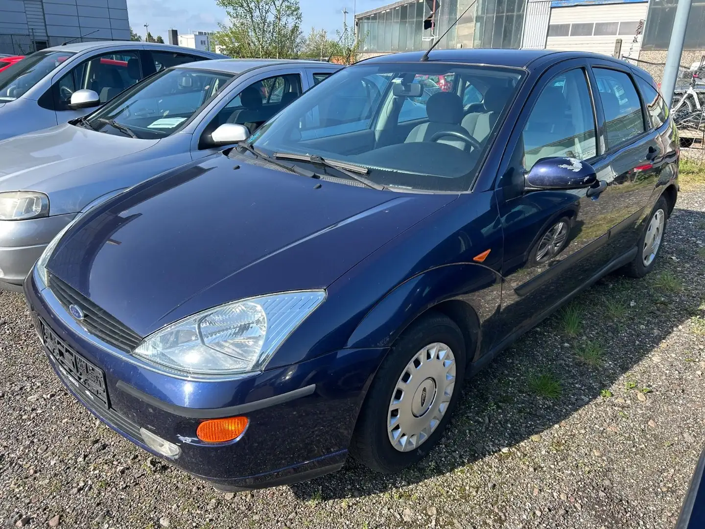 Ford Focus Lim. Ghia Blau - 1