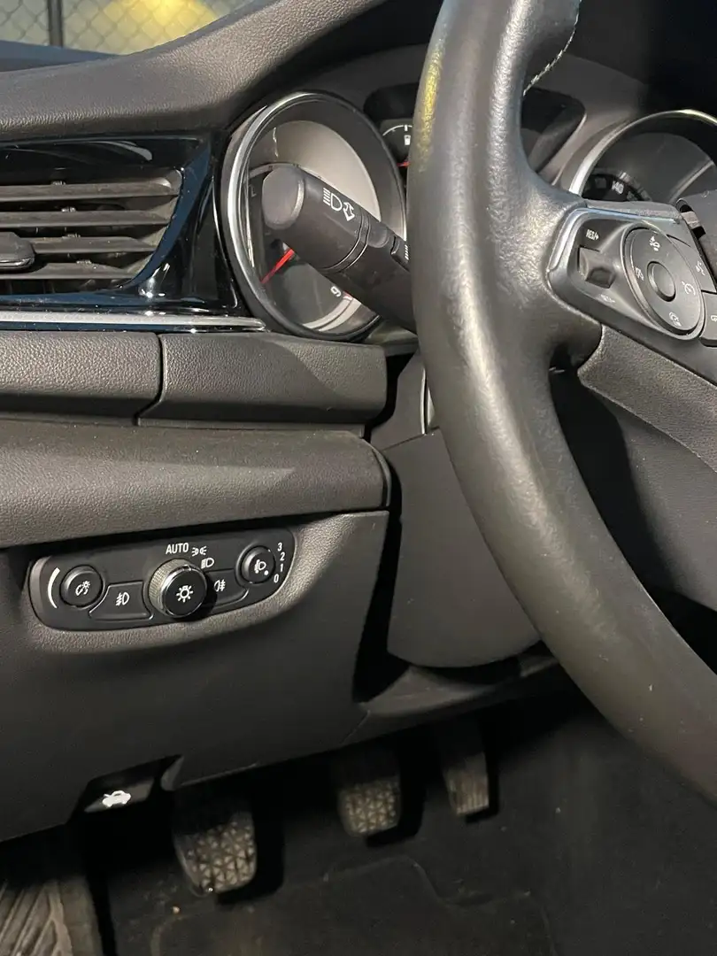 Opel Insignia Zwart - 2