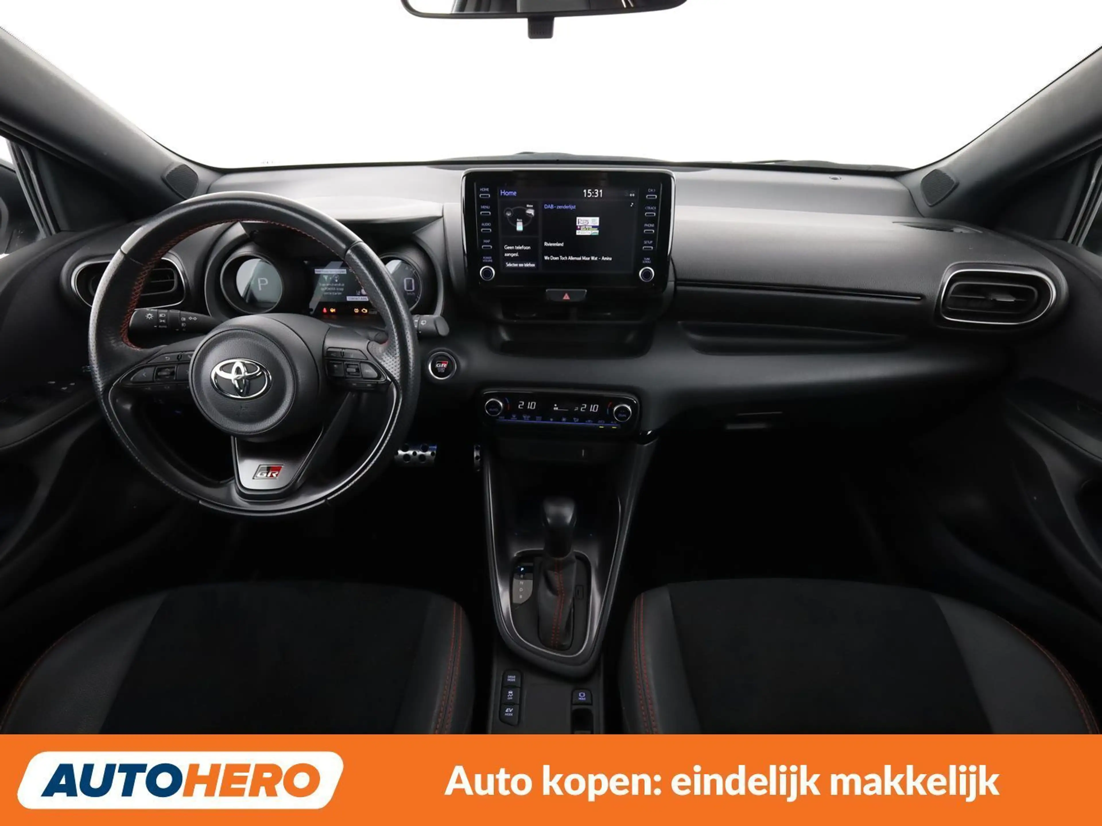 Toyota Yaris 1.5 Hybrid GR Sport — photo 12