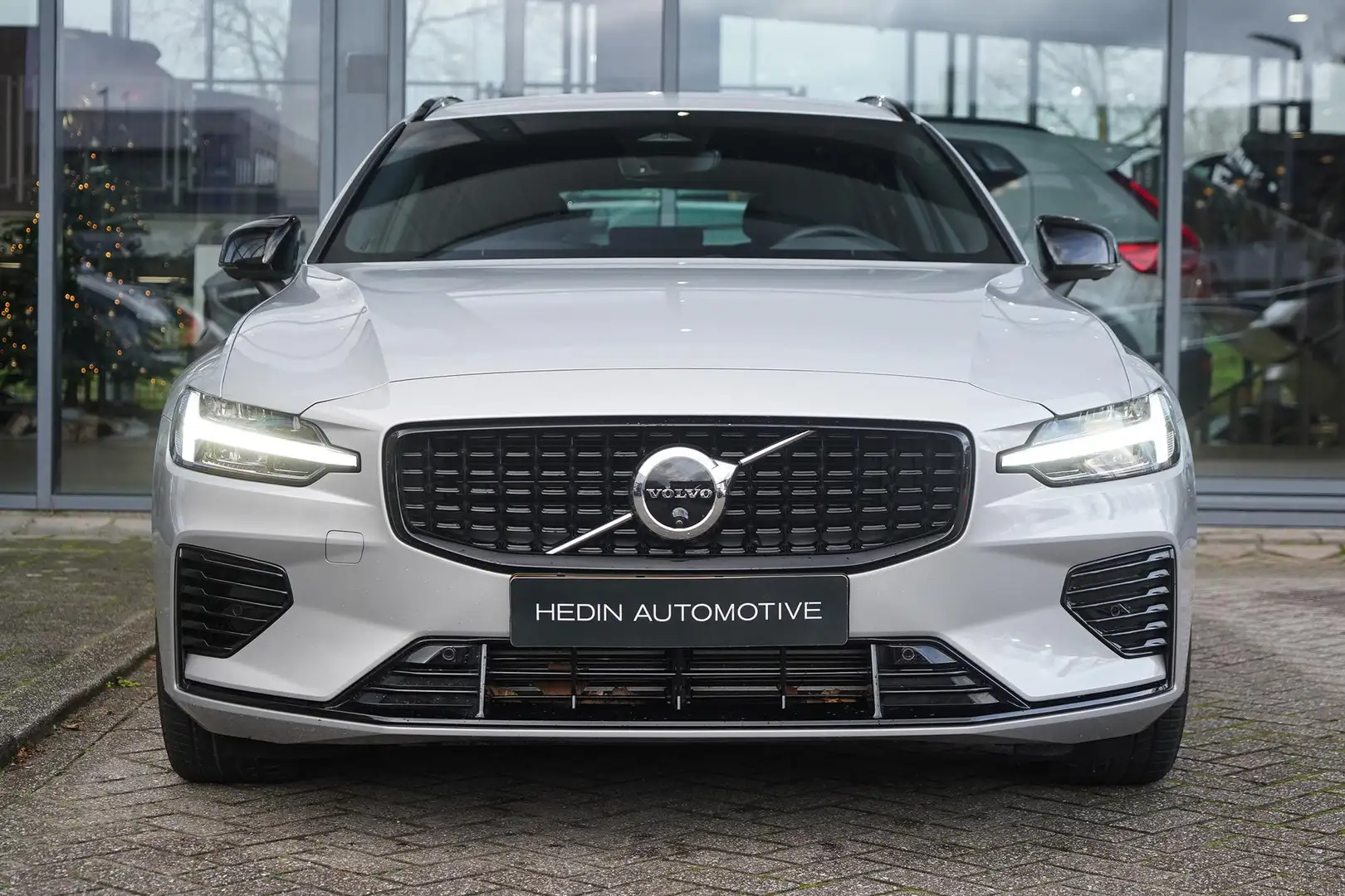 Volvo V60 2.0 T6 Plug-in hybrid AWD Plus Dark | 2.000 kg tre Grau - 2