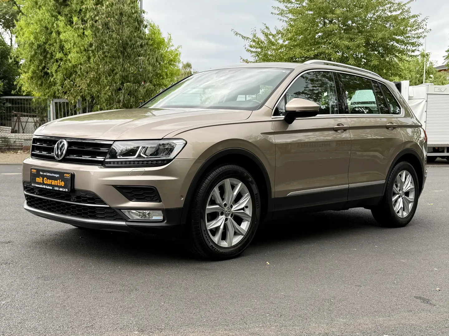 Volkswagen Tiguan Highline-1.HAND-AHK-KAMERA-ACC-GARANTIE Beige - 2