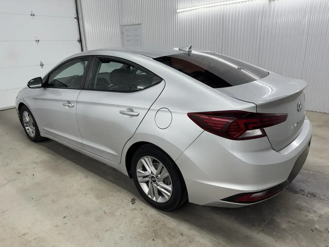 Hyundai ELANTRA fotografie Hyundai ELANTRA