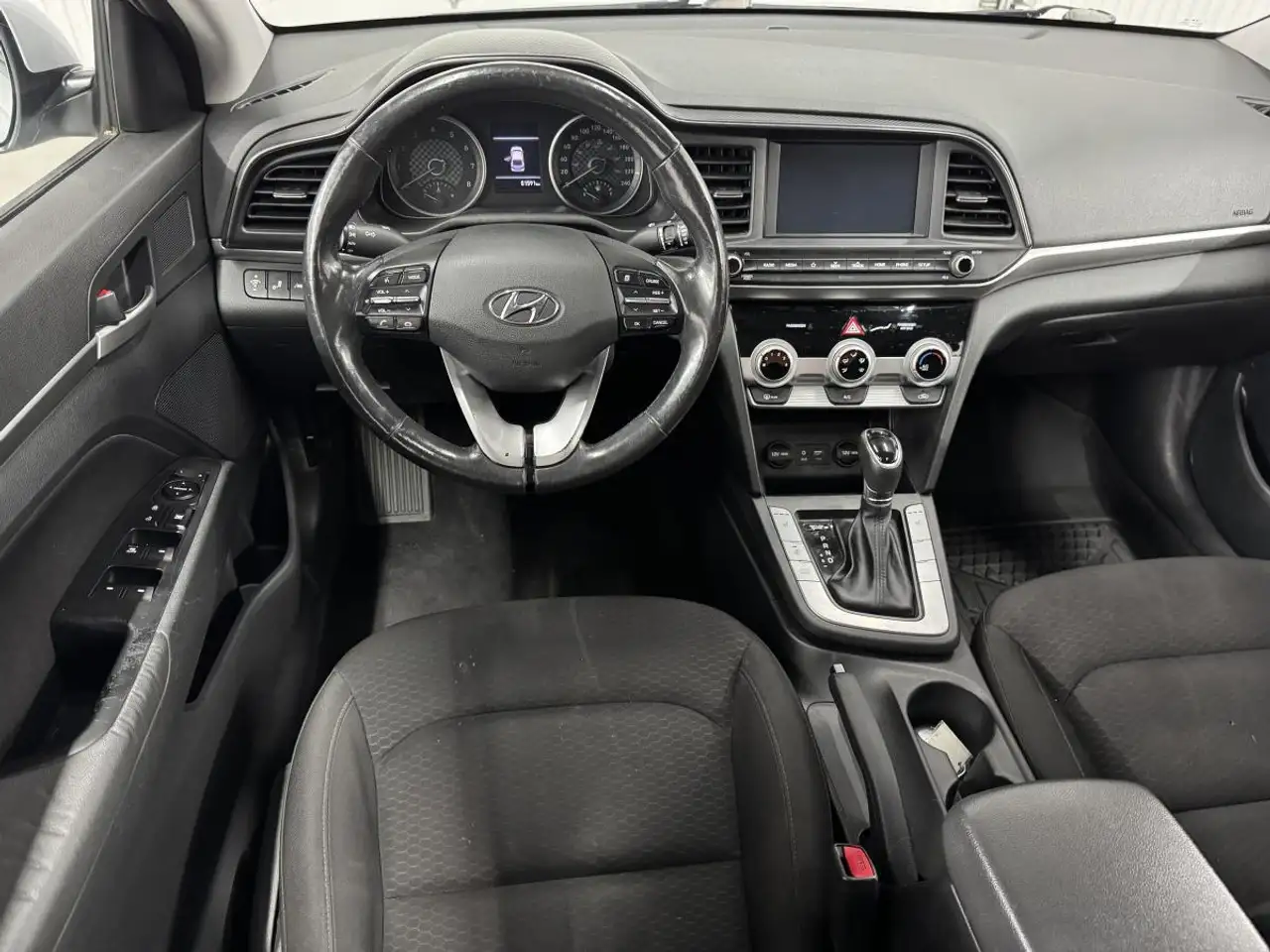 Hyundai ELANTRA fotografie Hyundai ELANTRA