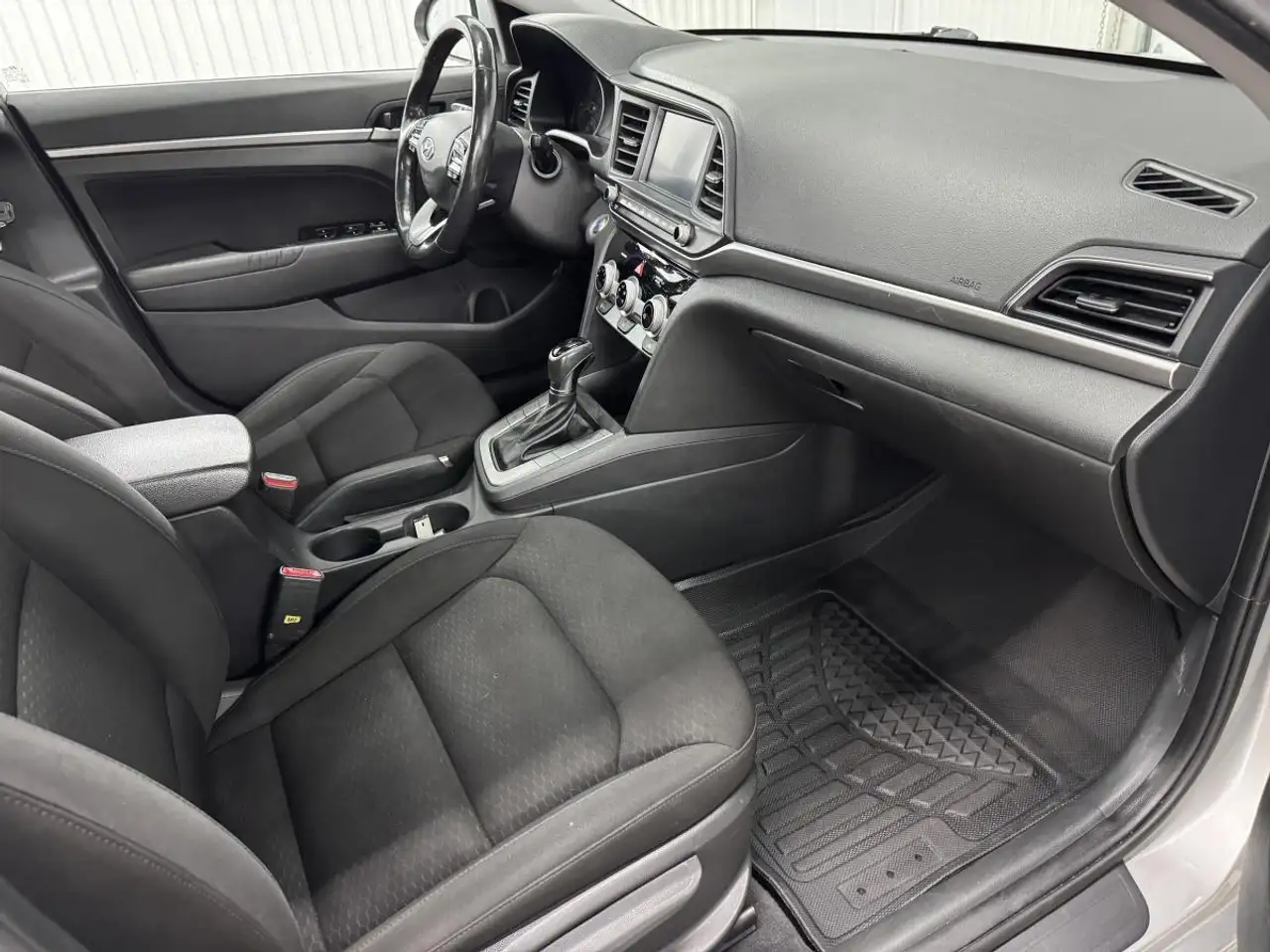 Hyundai ELANTRA fotografie Hyundai ELANTRA