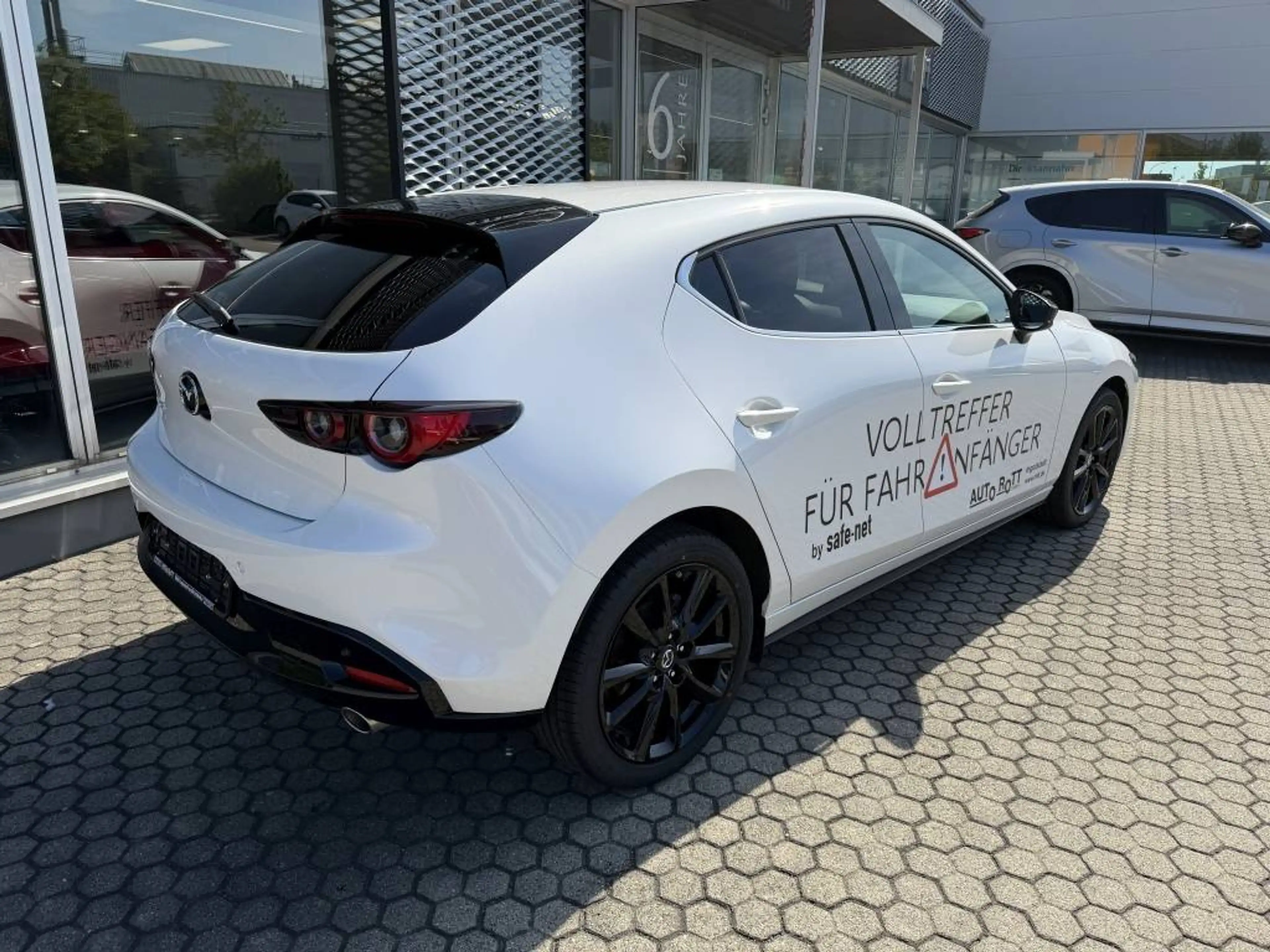 Mazda 3 e-SKYACTIV-G 140 Benziner Homura Navi Carplay Rückfahrkamera Sitzheizung — photo 5