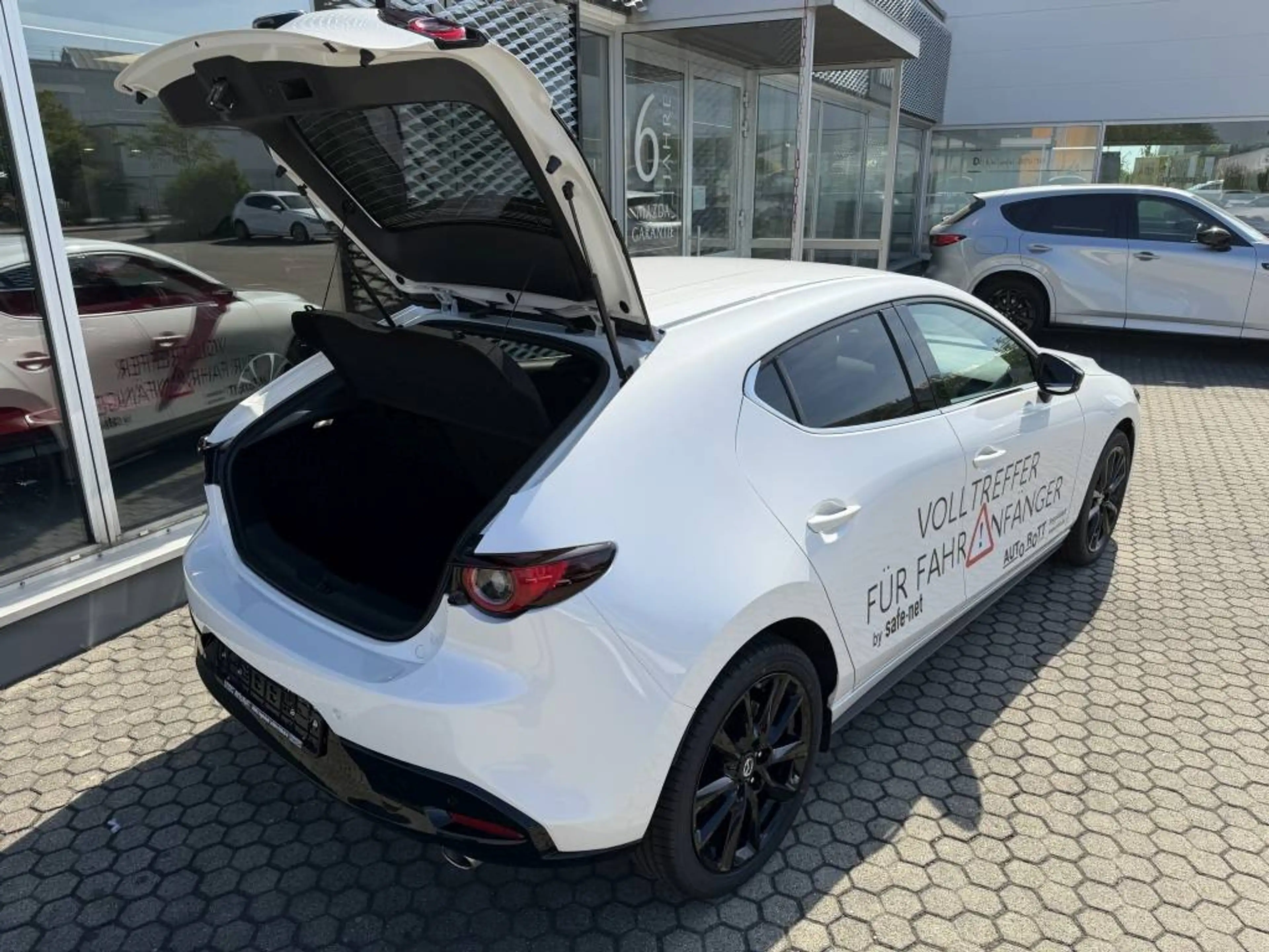 Mazda 3 e-SKYACTIV-G 140 Benziner Homura Navi Carplay Rückfahrkamera Sitzheizung — photo 7