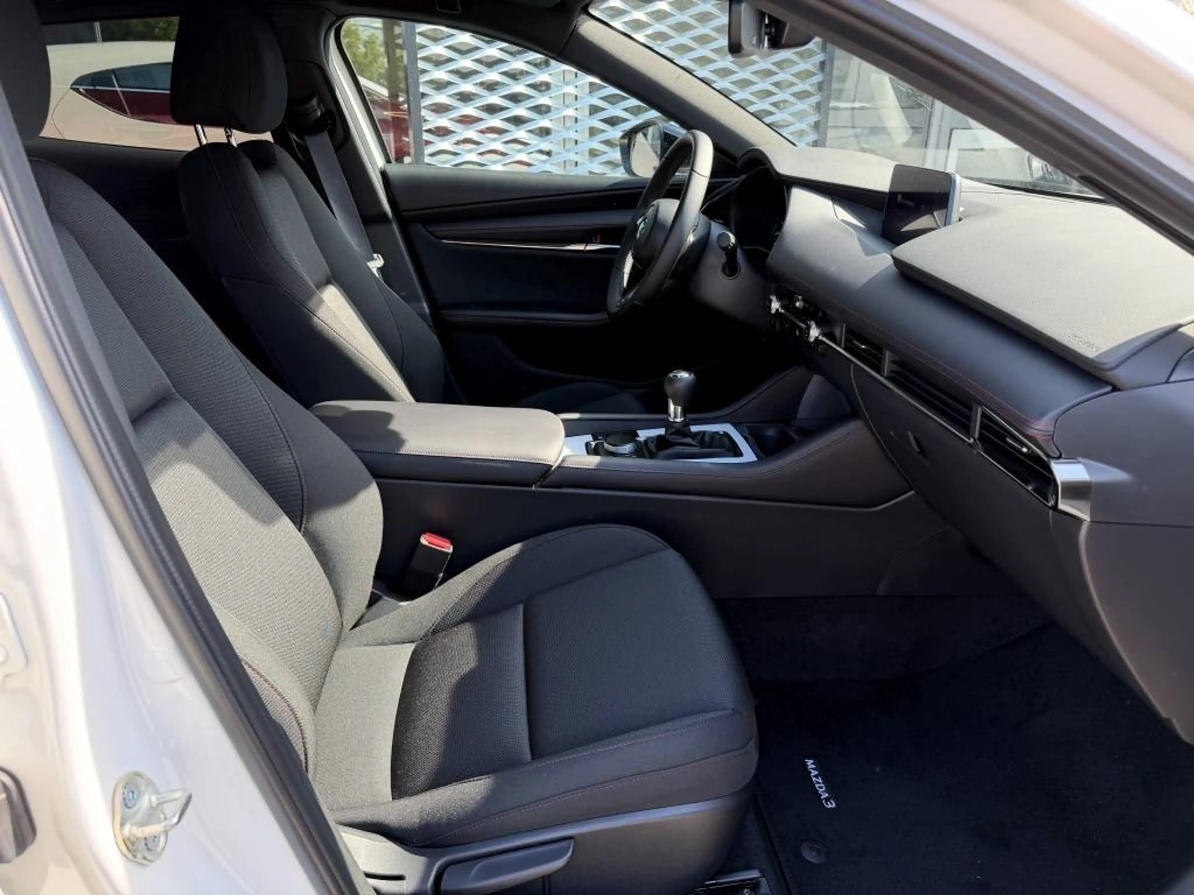 Mazda 3 e-SKYACTIV-G 140 Benziner Homura Navi Carplay Rückfahrkamera Sitzheizung — photo 10