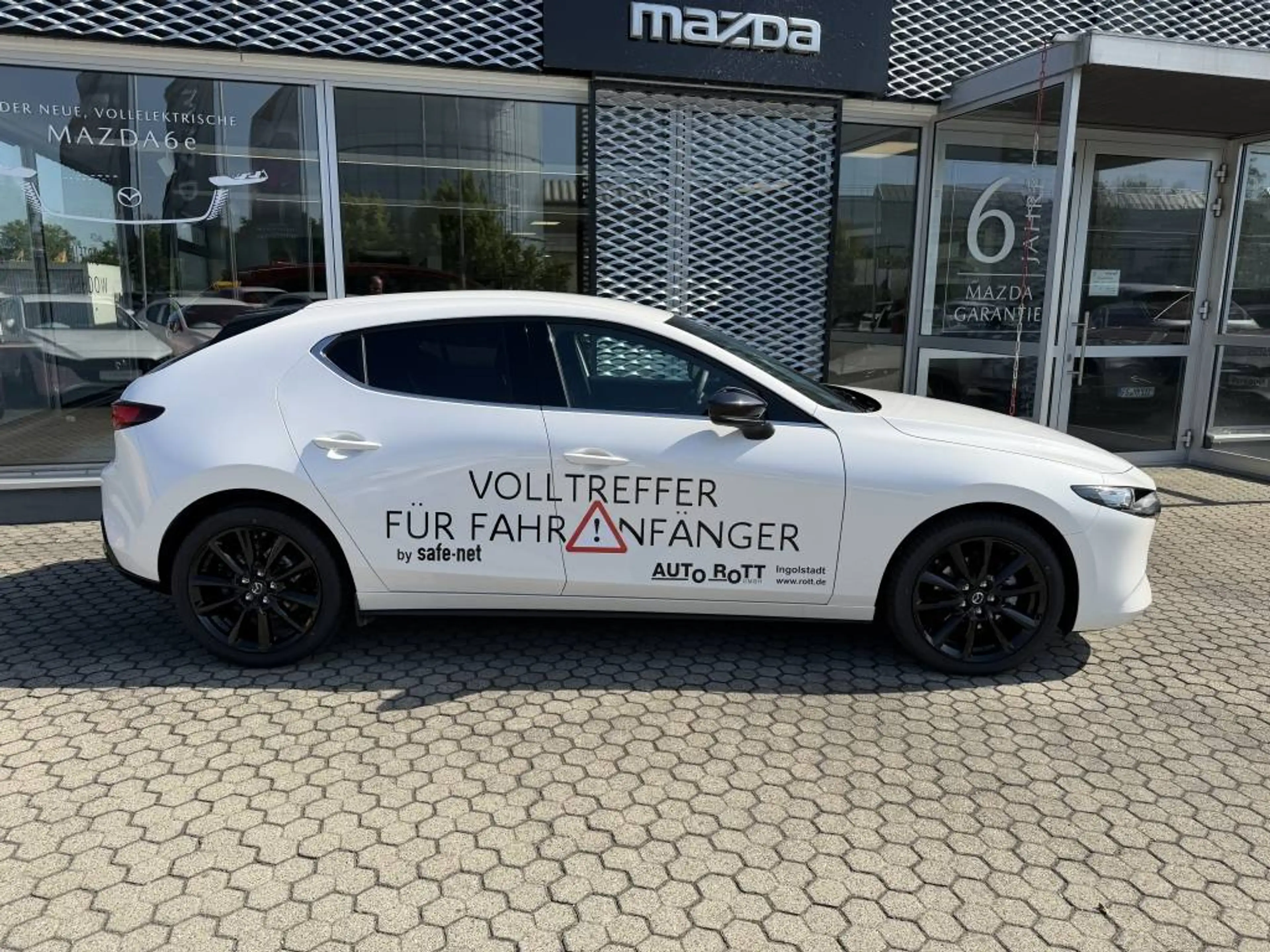 Mazda 3 e-SKYACTIV-G 140 Benziner Homura Navi Carplay Rückfahrkamera Sitzheizung — photo 4