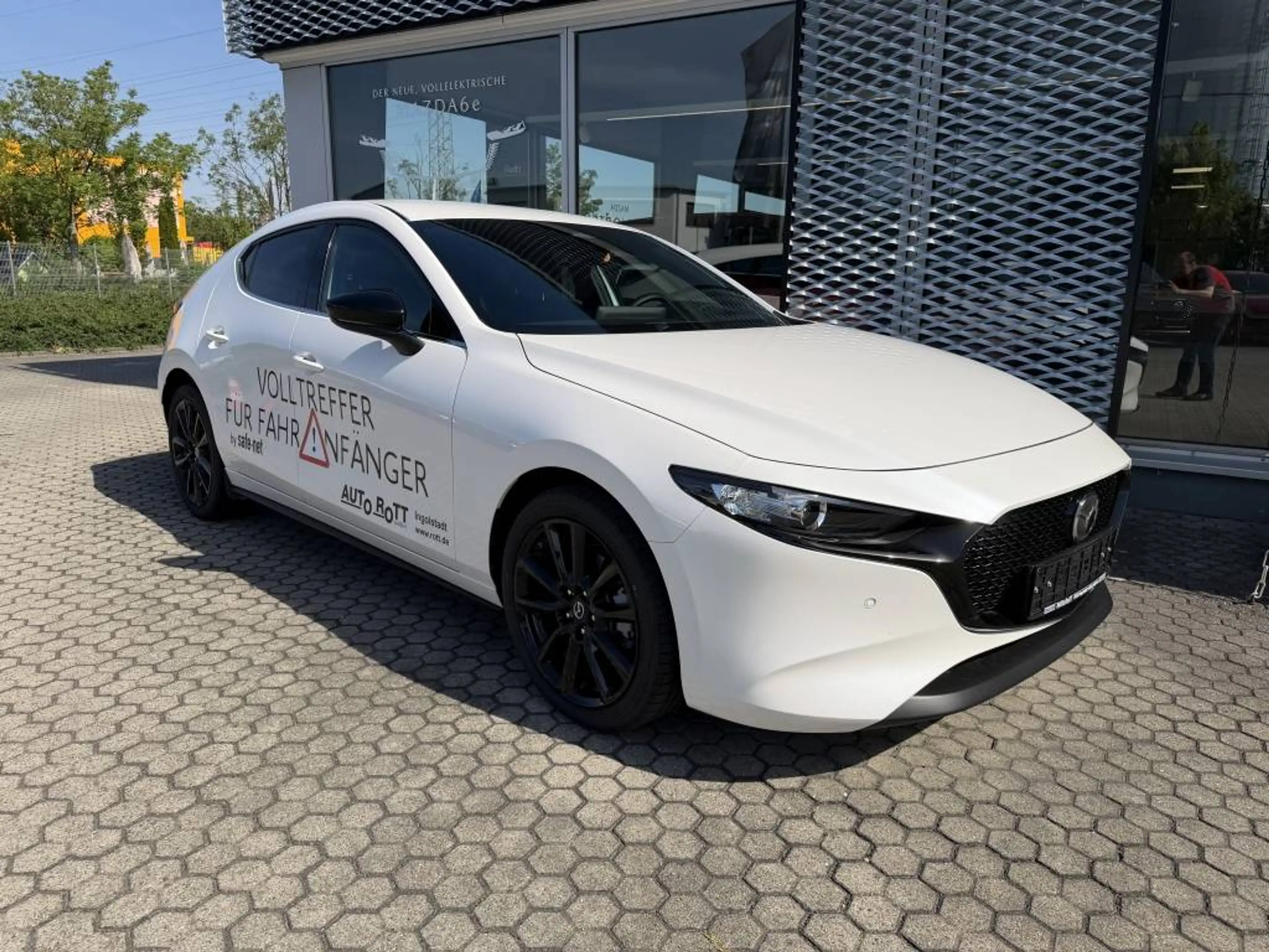 Mazda 3 e-SKYACTIV-G 140 Benziner Homura Navi Carplay Rückfahrkamera Sitzheizung