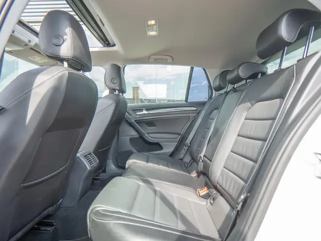 Volkswagen Golf view 19