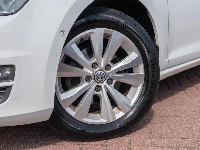 Volkswagen Golf view 14