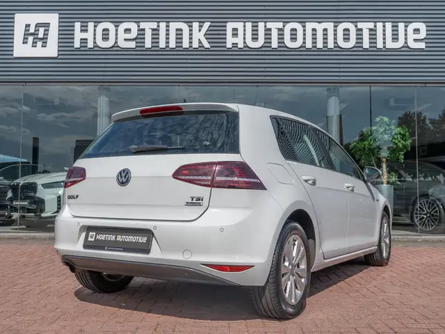 Volkswagen Golf view 2
