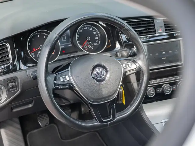 Volkswagen Golf view 6