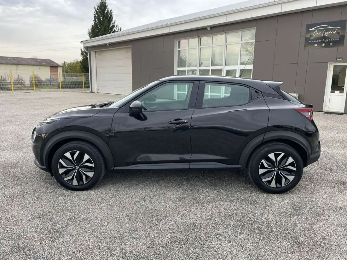 Nissan Juke 2021 DIG-T 114 DCT7 Business Edition Zwart - 2
