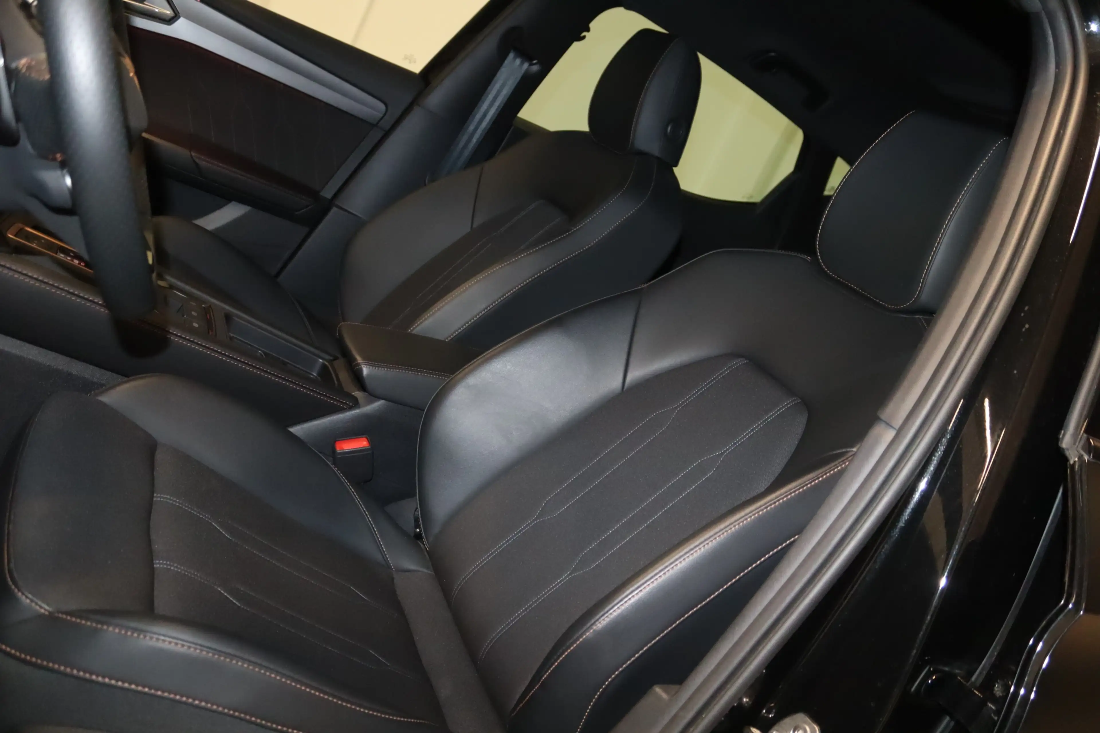 CUPRA Leon 1.5 eTSI DSG-NAV-LED-KAMERA-SHZ-KEYLESS-SHZ — photo 4