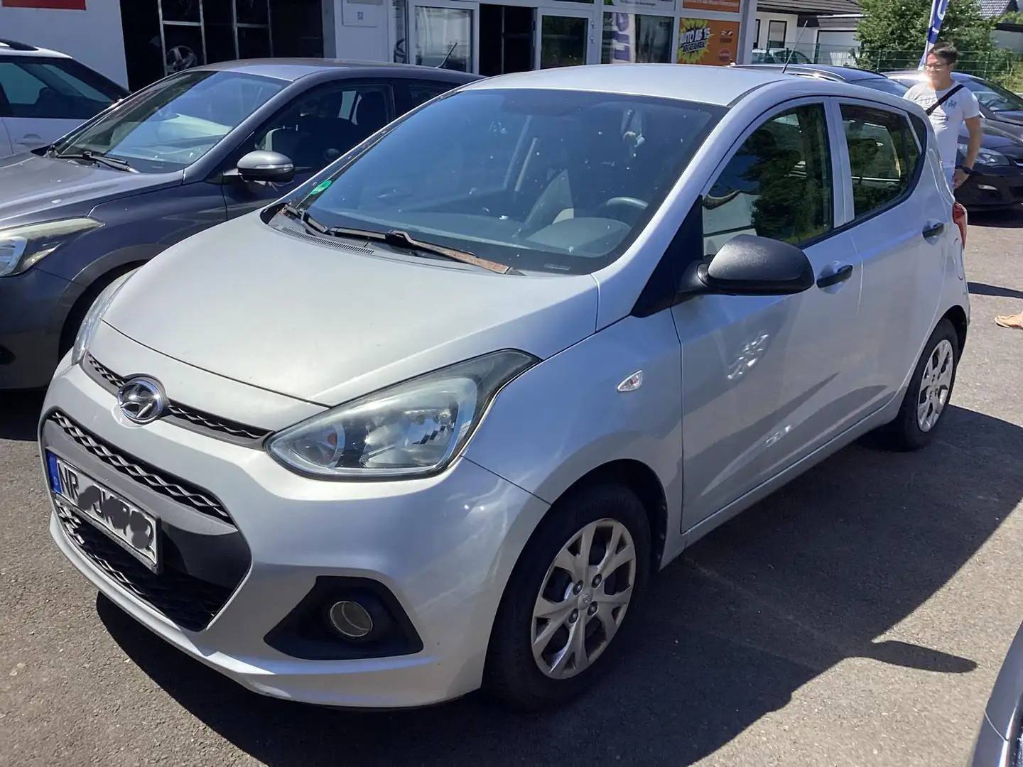 Hyundai i10 1.0 Classic Klima 49 kW (67 PS), Schalt. 5-Gang... Srebrny - 1