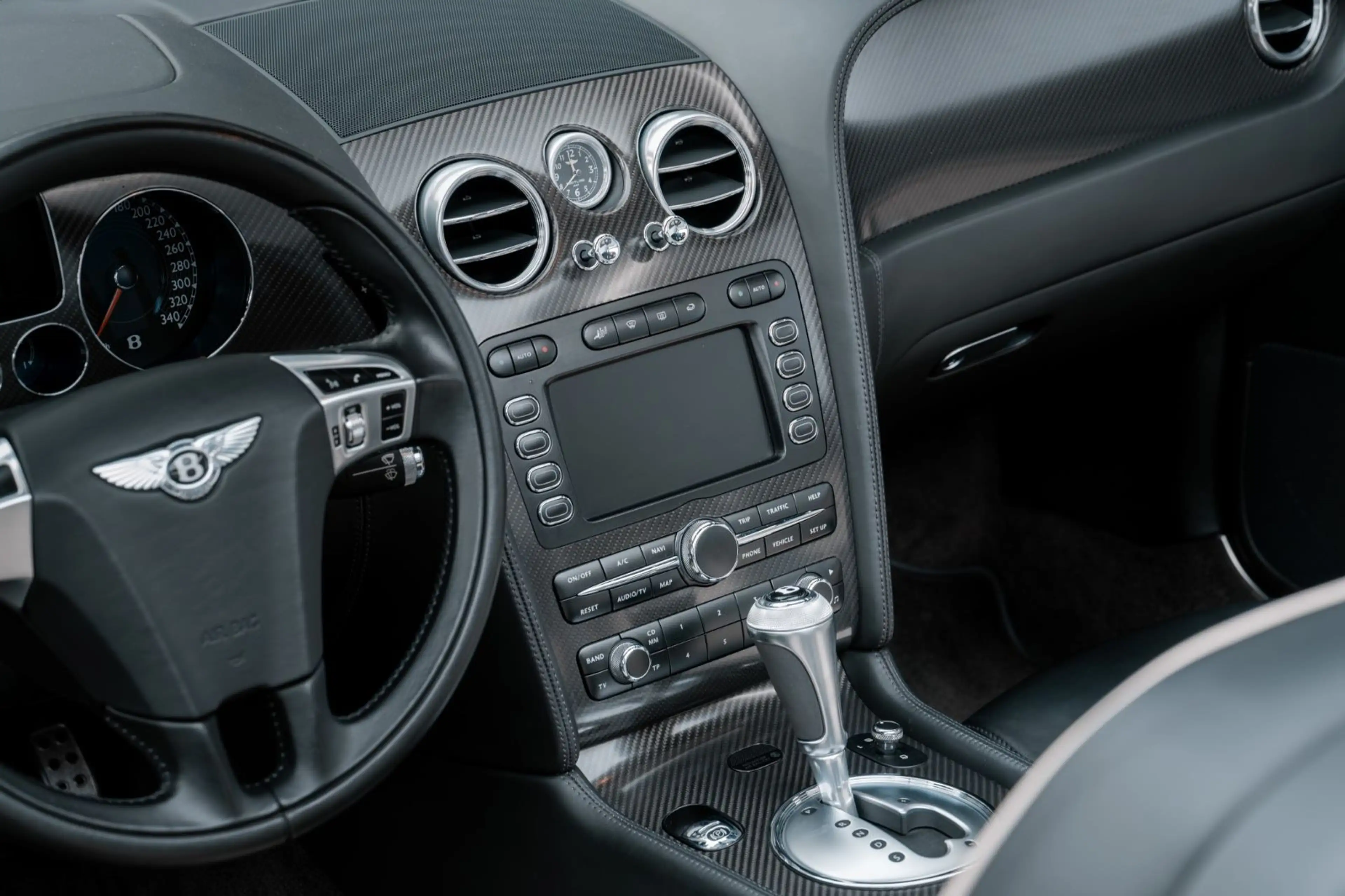 Bentley Continental Supersports Convertible — photo 13