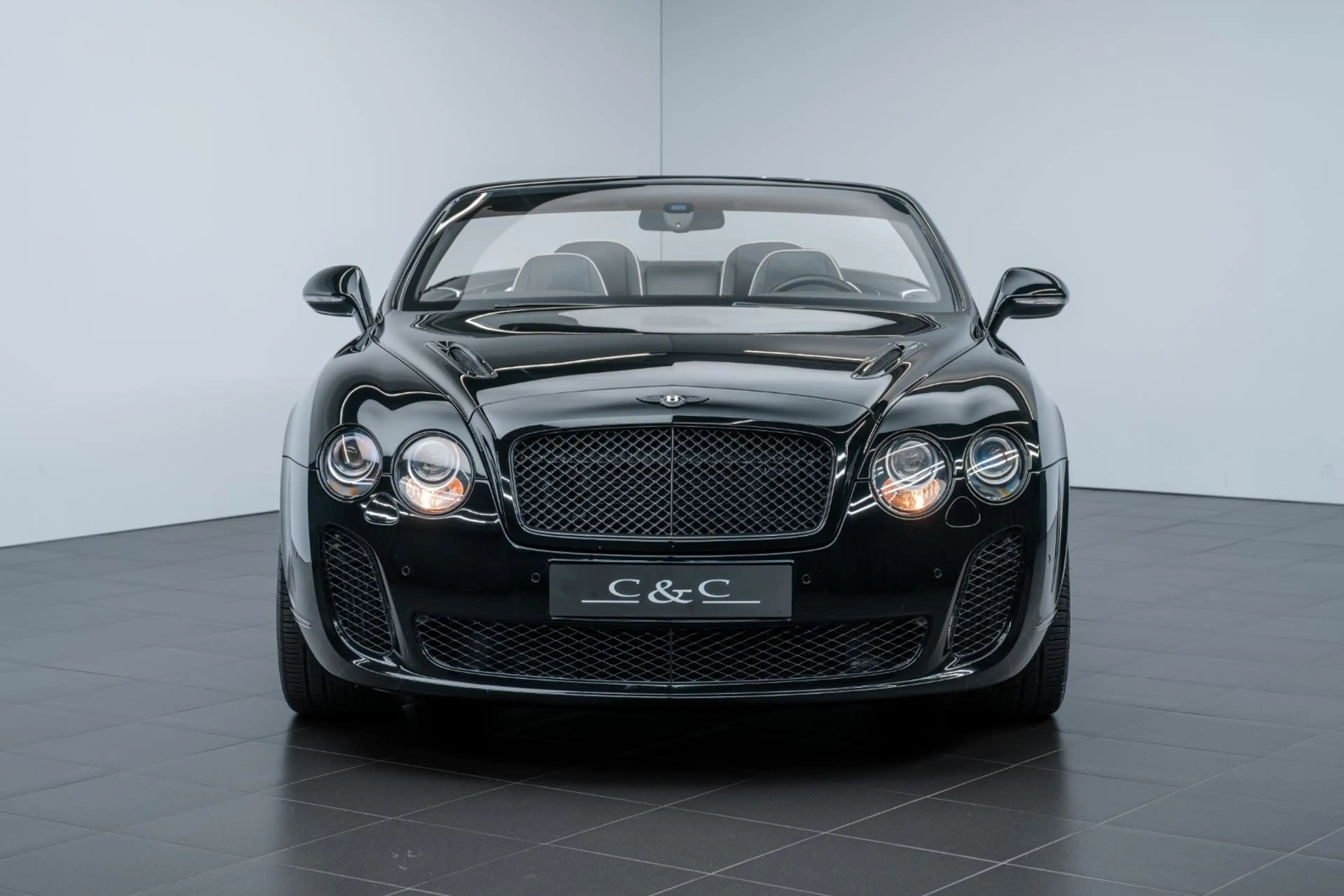 Bentley Continental Supersports Convertible — photo 5