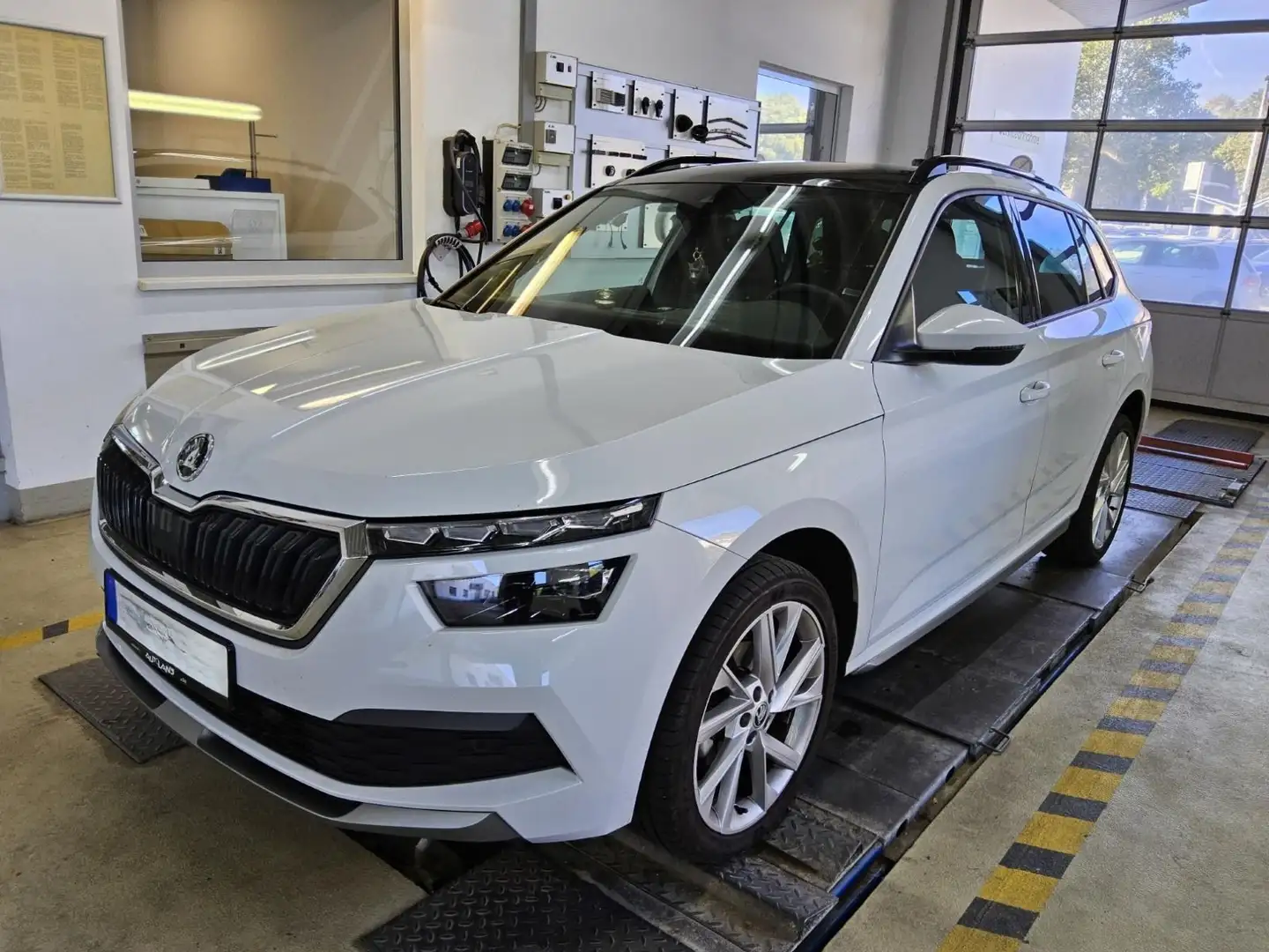 Skoda Kamiq 1.0 TSI Style Panorama LED Rückfahrkamera Weiß - 2