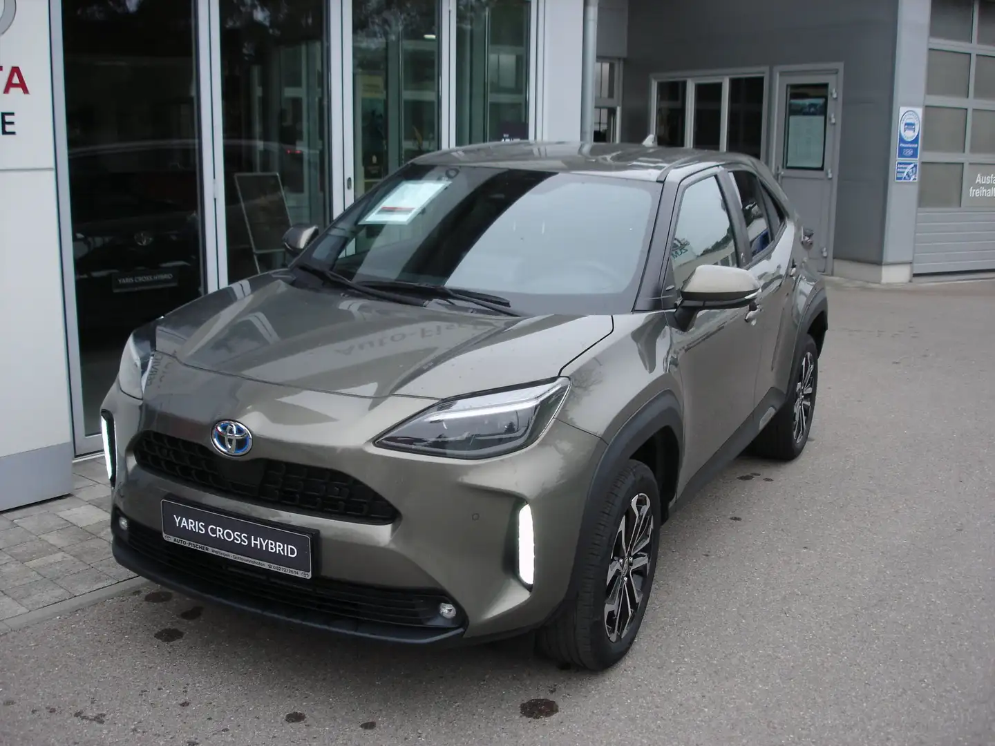 Toyota Yaris Cross Hybrid 1.5 VVT-i Team Deutschland Brons - 2