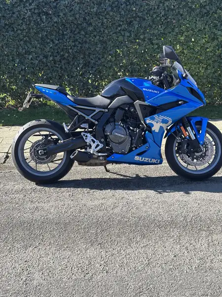 Suzuki GSX 8R - foto 2