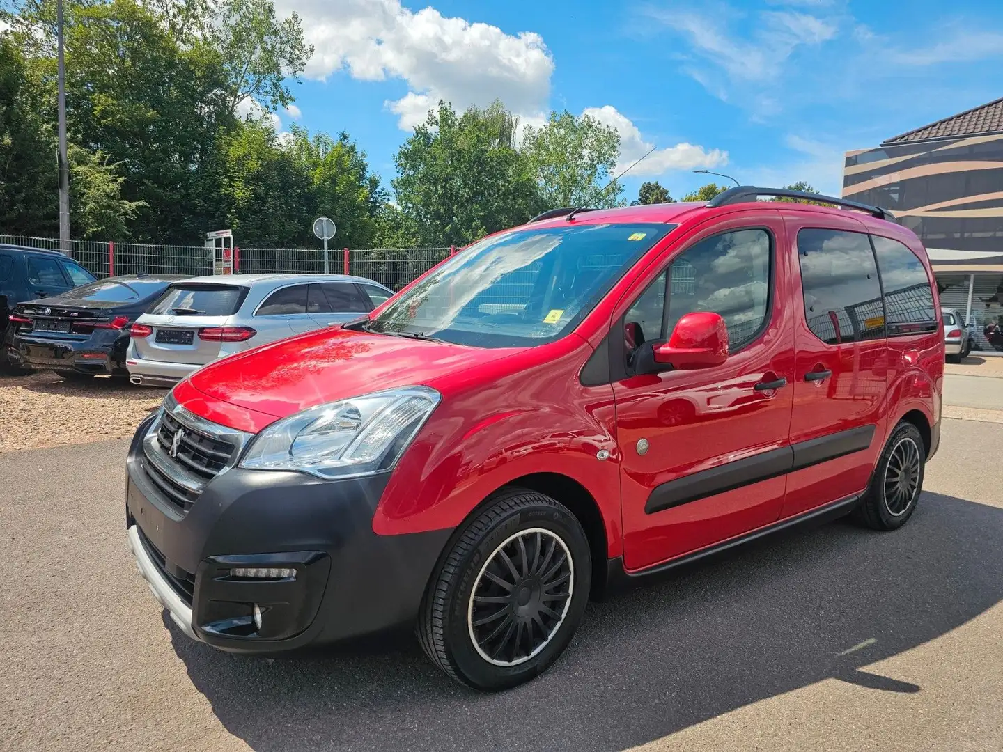 Peugeot Partner 1.6 HDi Outdoor Eu6+AHK+Klimatr.+Tempoma Rot - 1