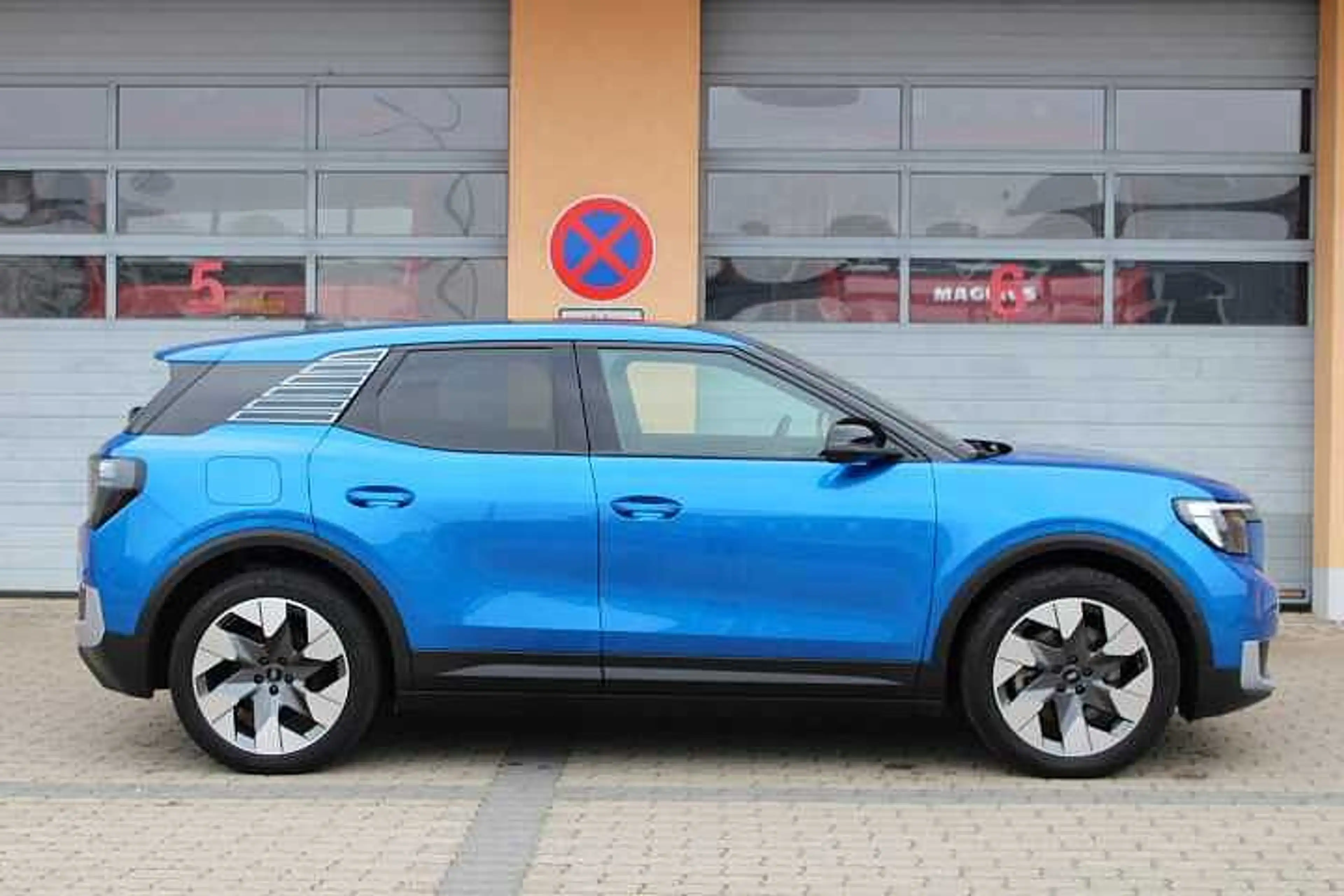 Ford Explorer Premium 77kWh Range Ext. RWD PANO AHK — photo 26