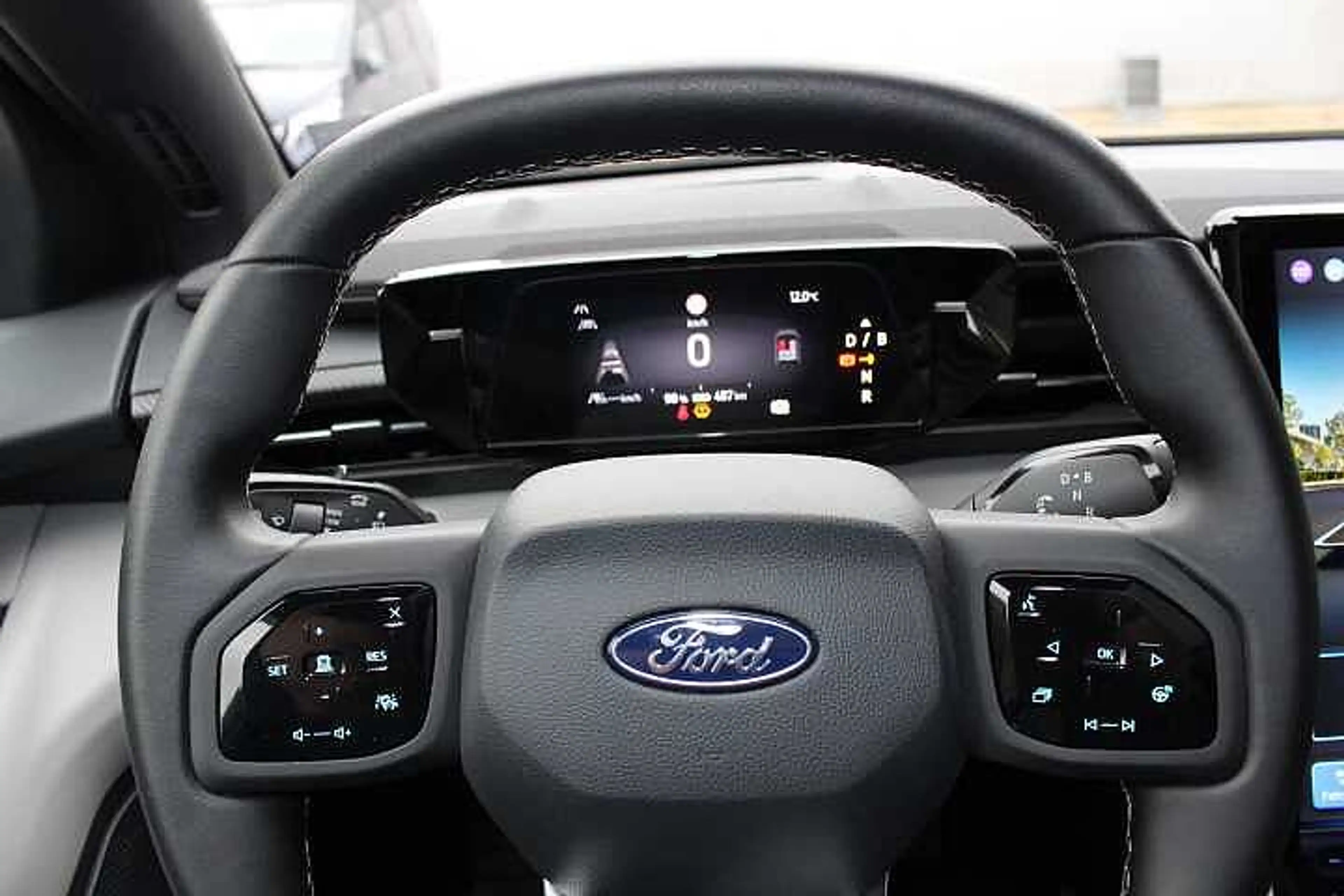 Ford Explorer Premium 77kWh Range Ext. RWD PANO AHK — photo 8
