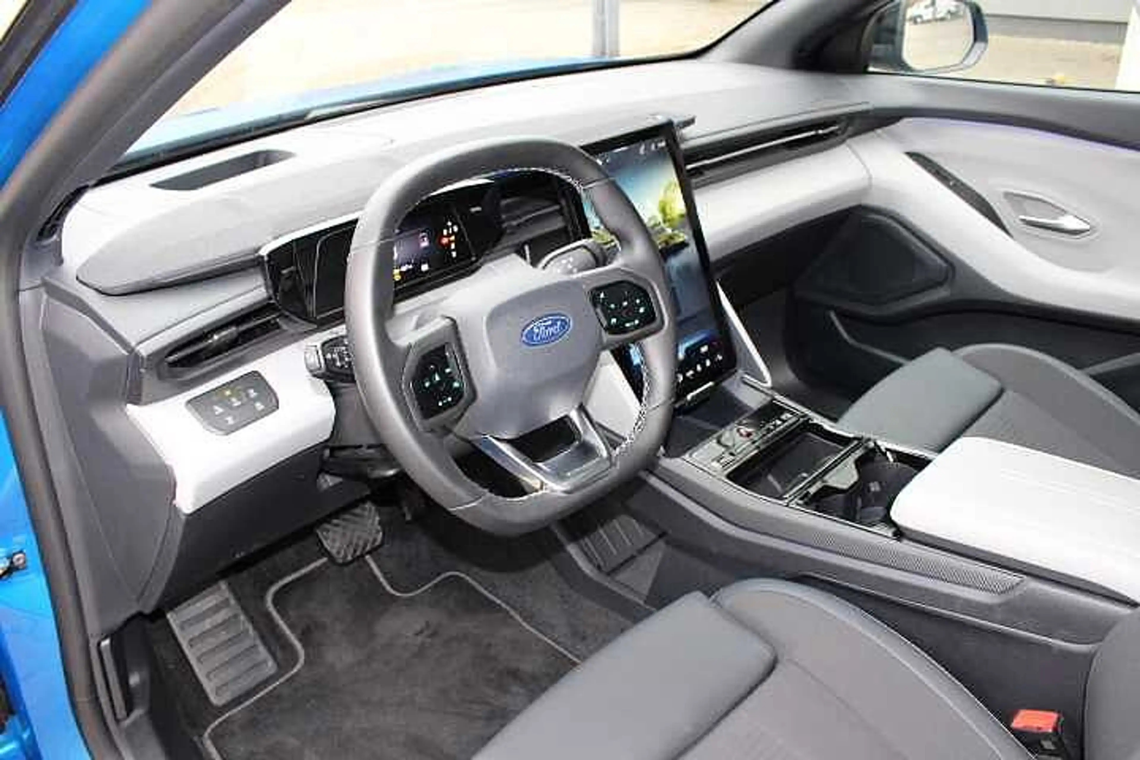 Ford Explorer Premium 77kWh Range Ext. RWD PANO AHK — photo 7
