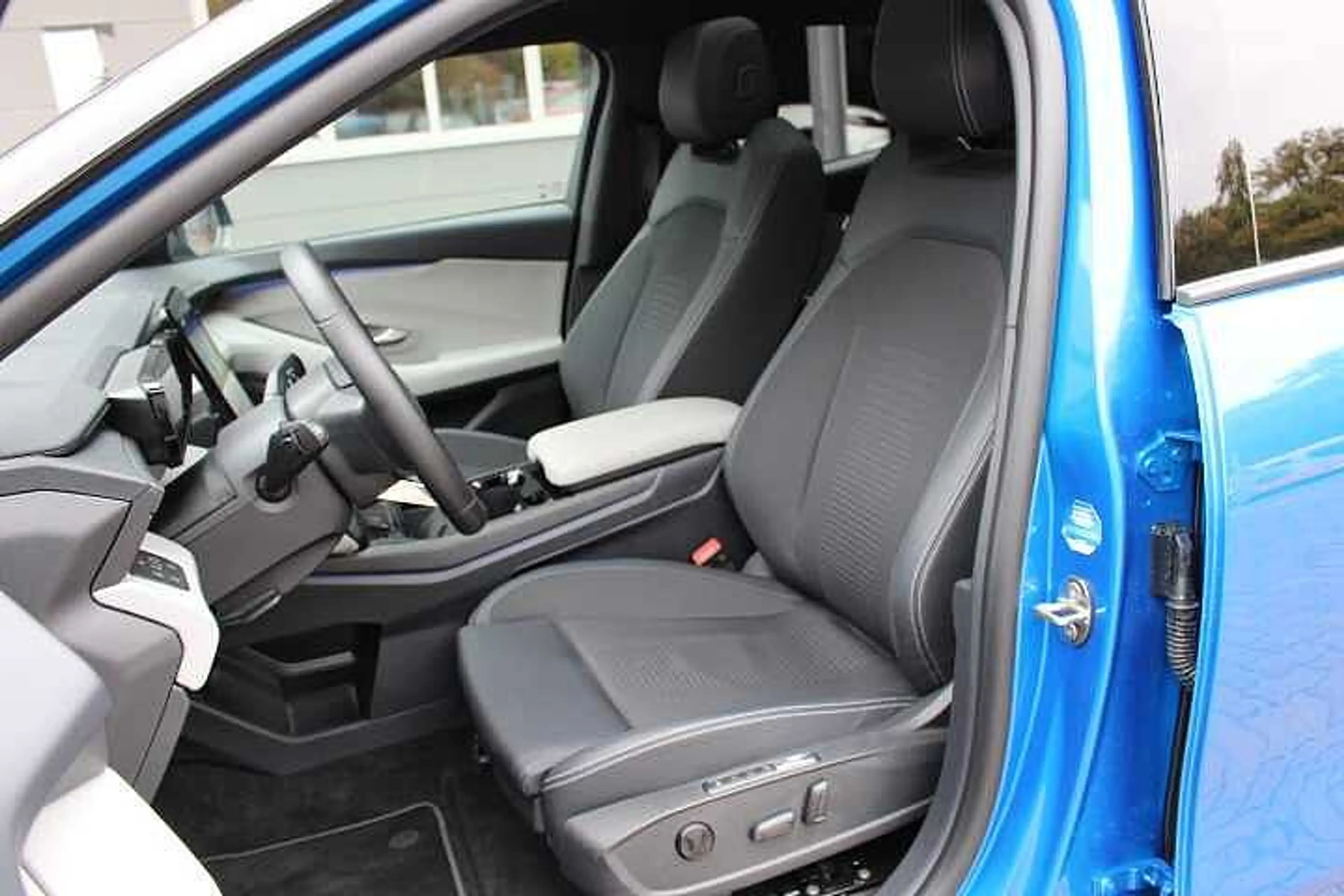Ford Explorer Premium 77kWh Range Ext. RWD PANO AHK — photo 6