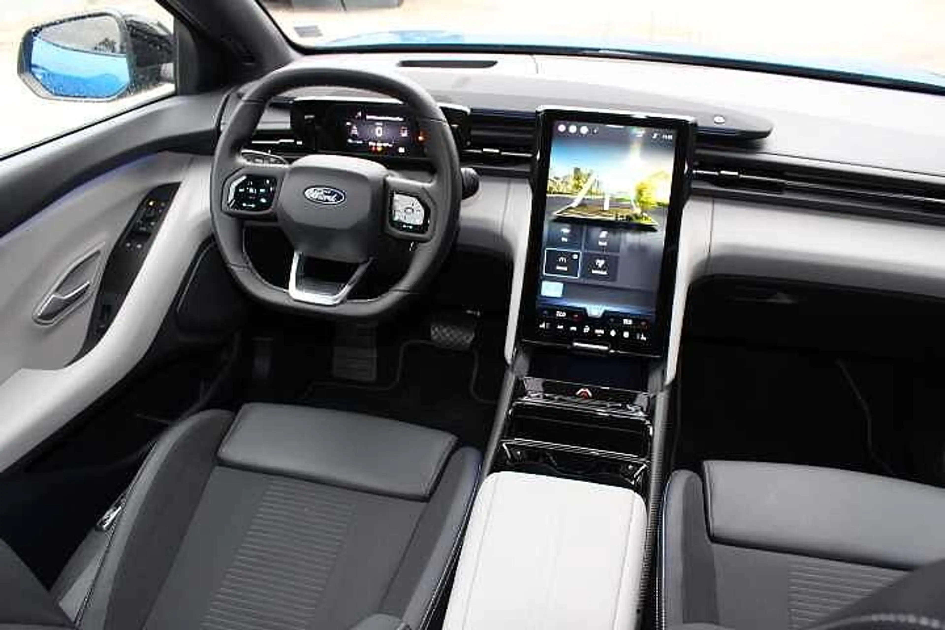 Ford Explorer Premium 77kWh Range Ext. RWD PANO AHK — photo 11