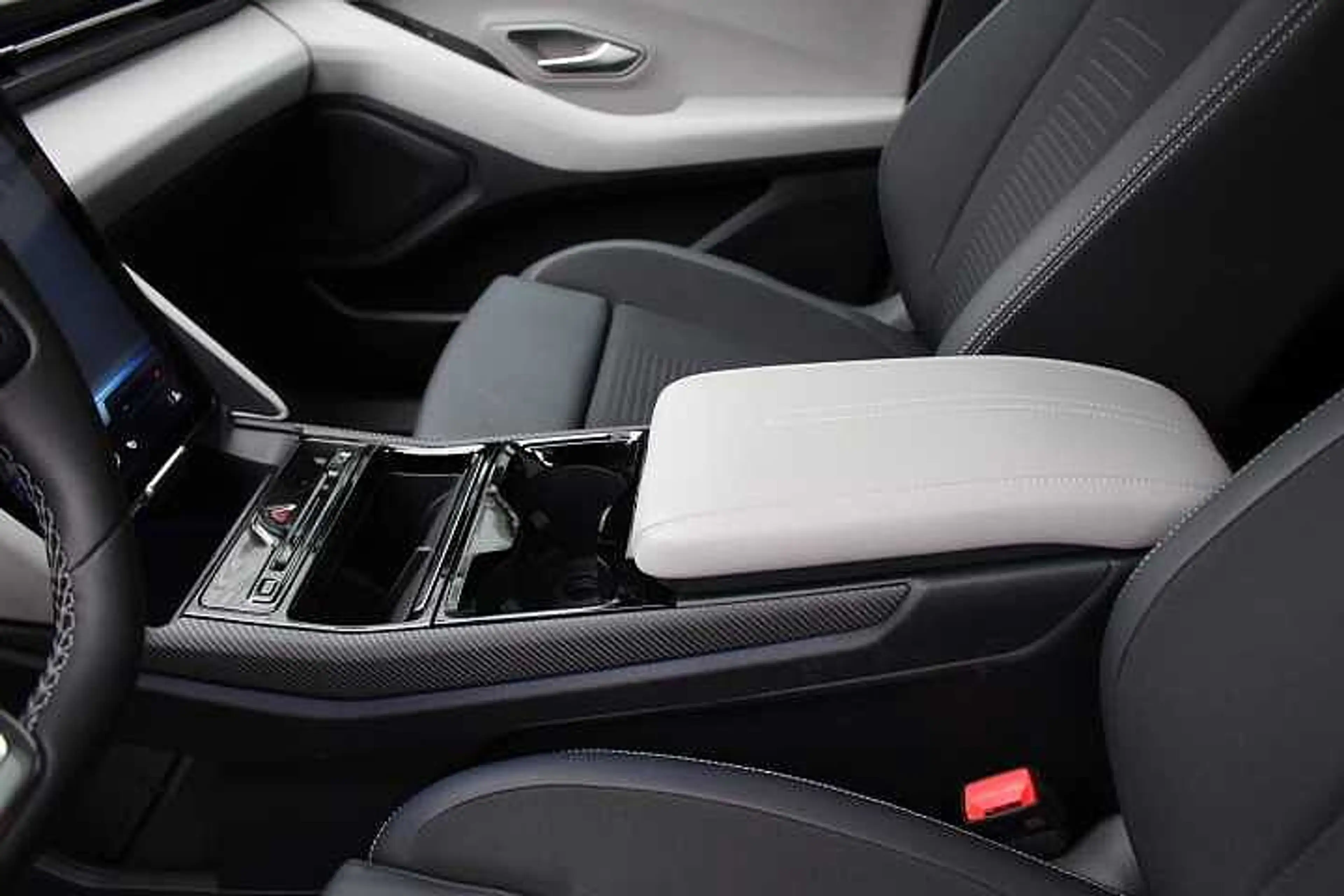 Ford Explorer Premium 77kWh Range Ext. RWD PANO AHK — photo 23
