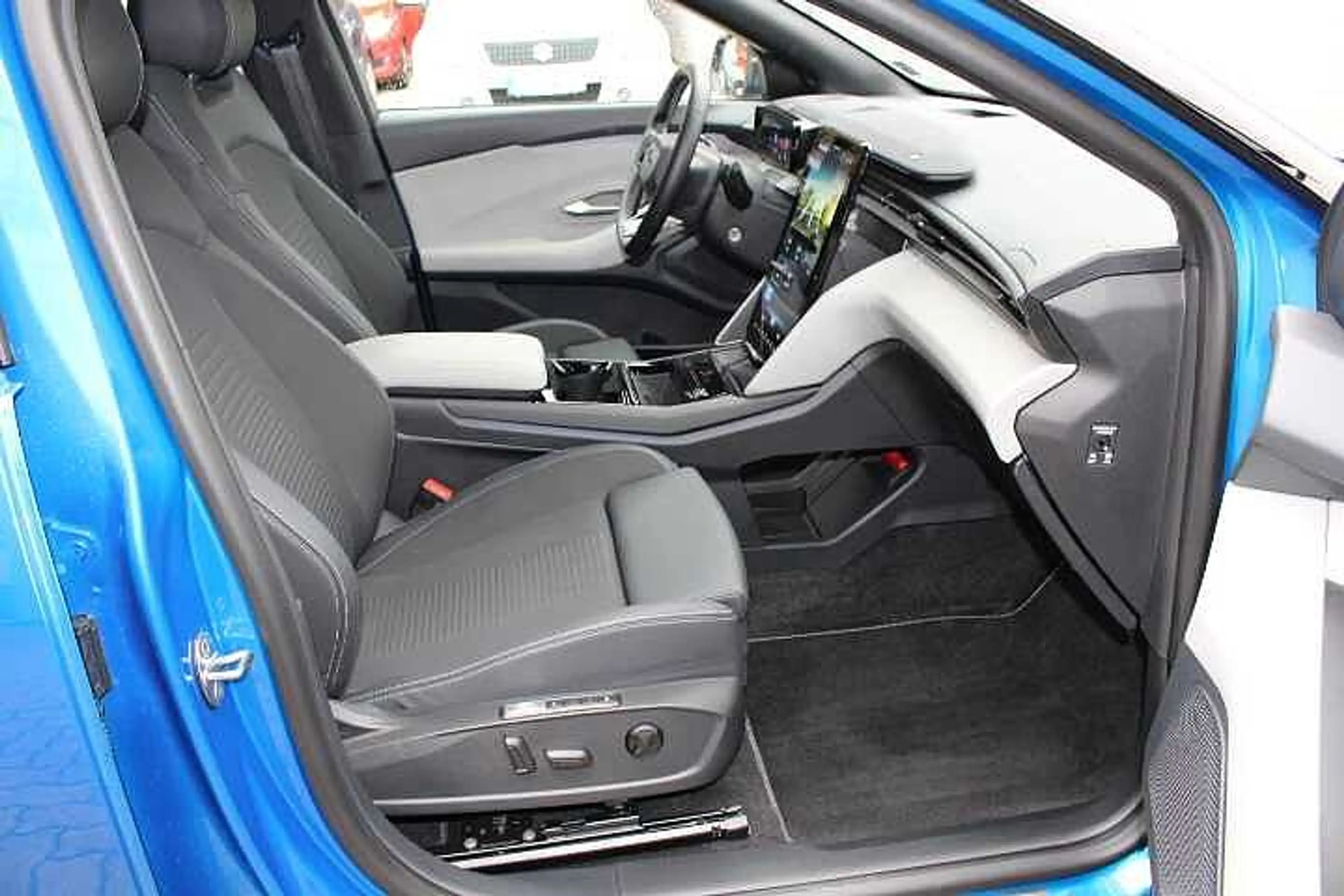 Ford Explorer Premium 77kWh Range Ext. RWD PANO AHK — photo 14