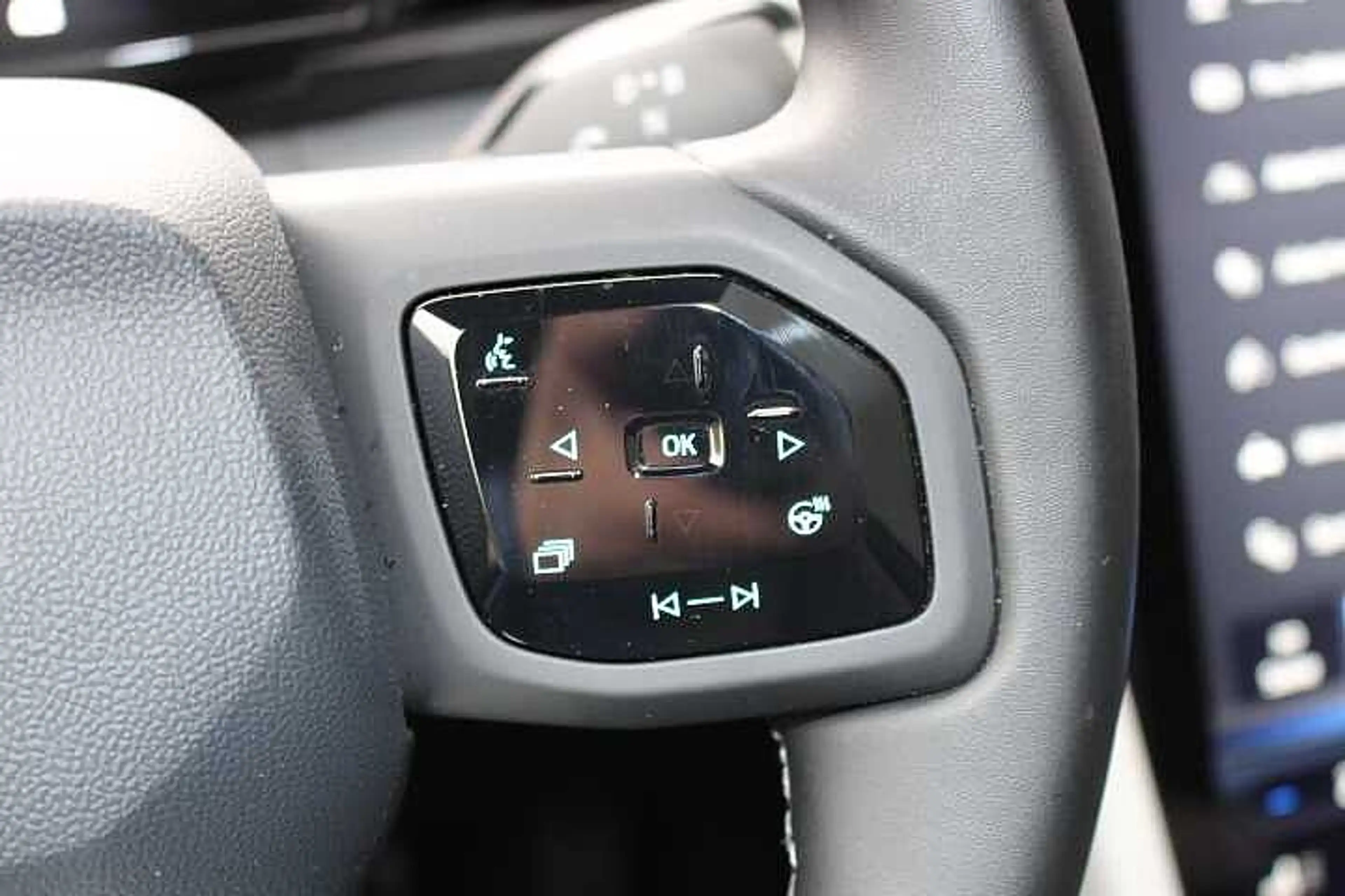 Ford Explorer Premium 77kWh Range Ext. RWD PANO AHK — photo 22