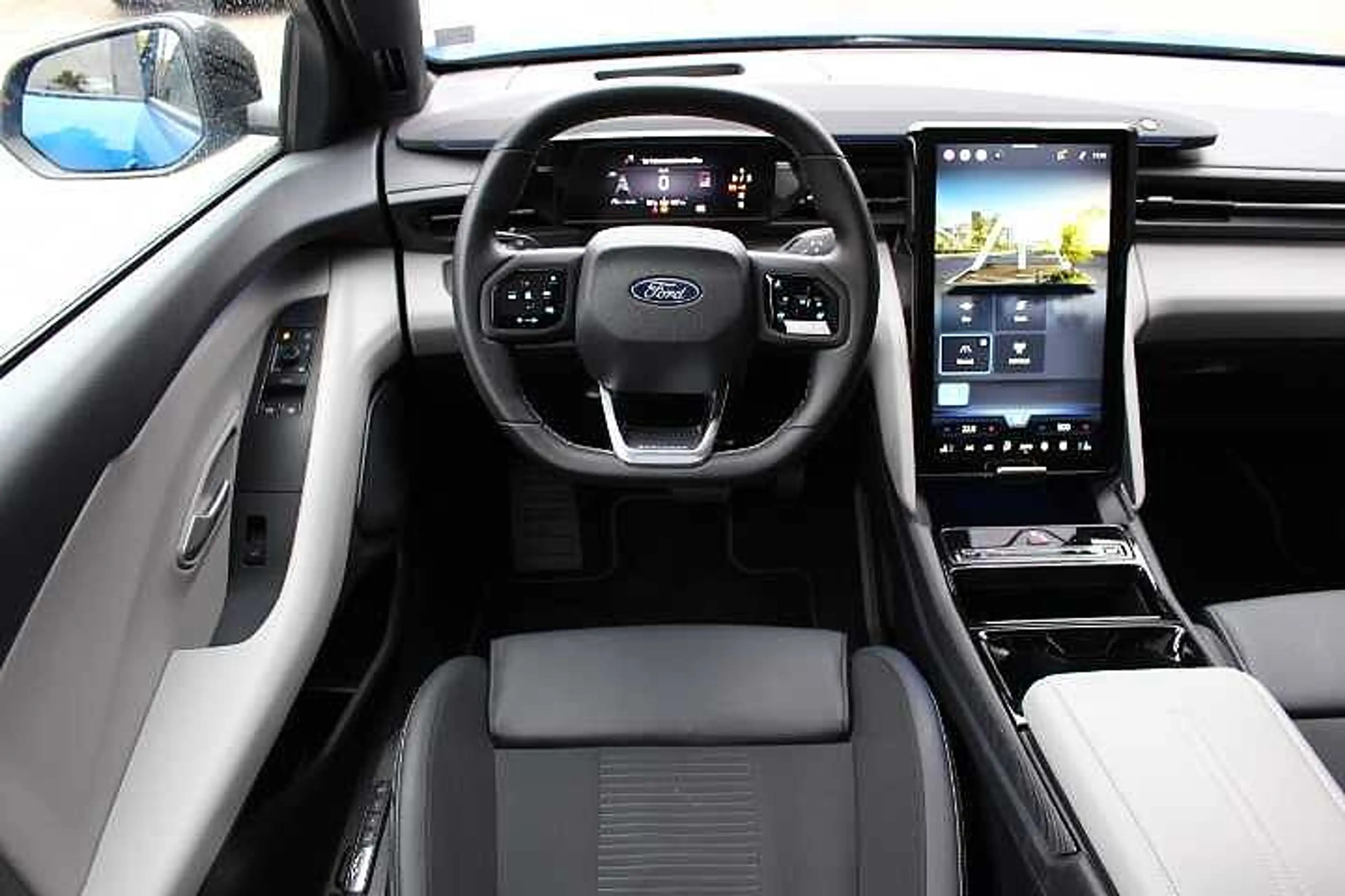 Ford Explorer Premium 77kWh Range Ext. RWD PANO AHK — photo 5