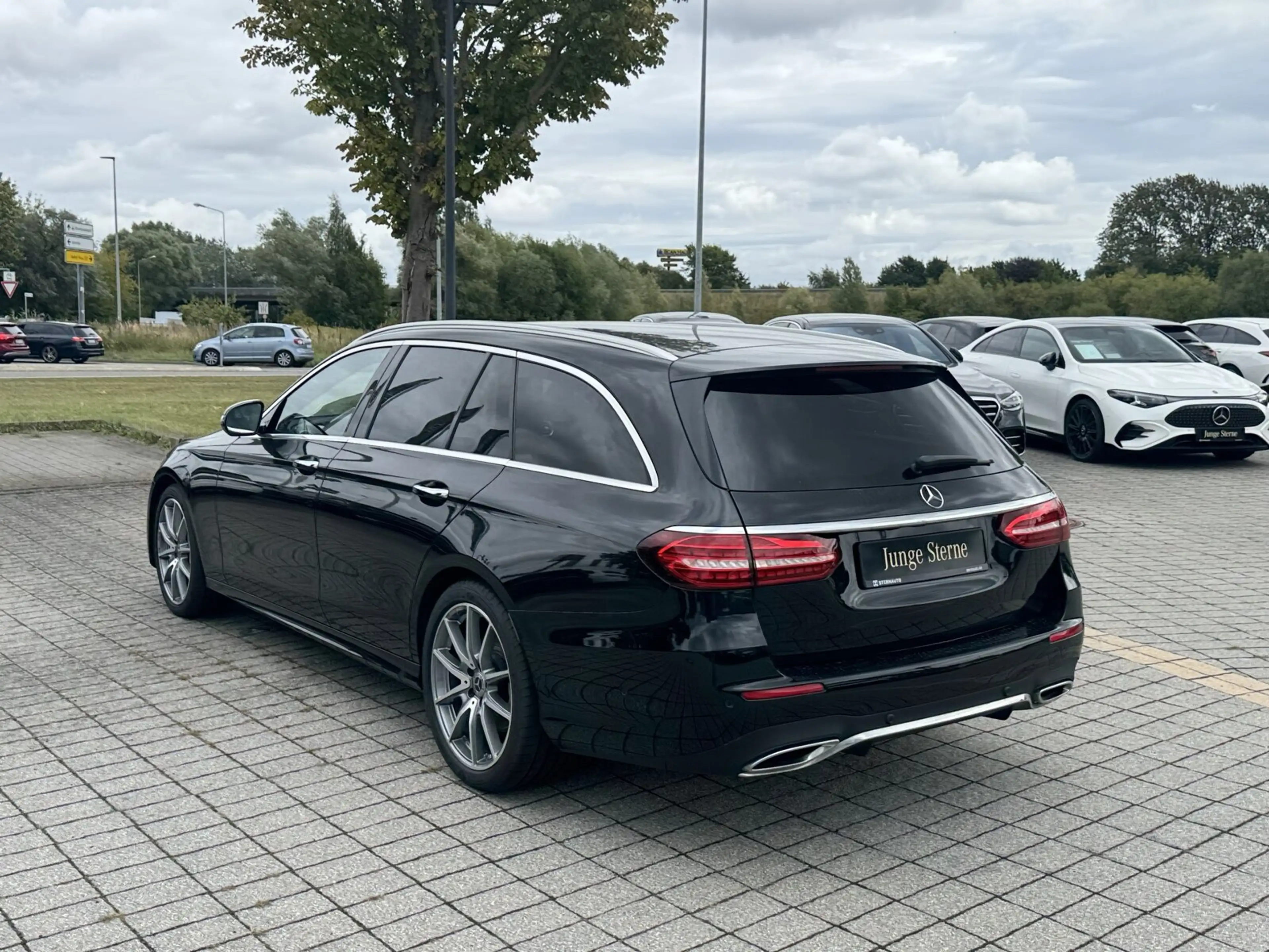 Mercedes-Benz E 400 E 400 d 4M T AMG Line/Navi/Distronic/Keyless-Go — photo 6