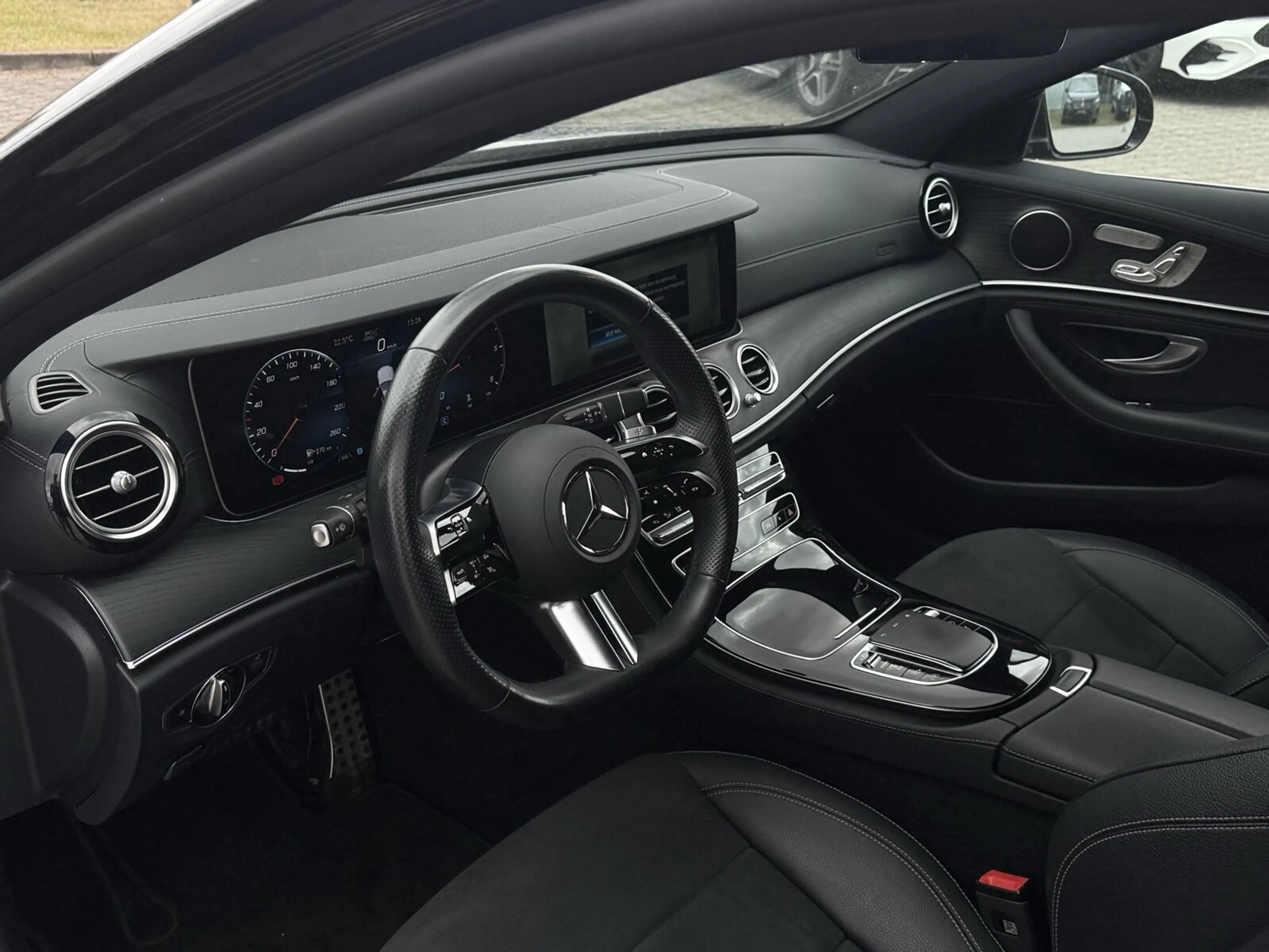 Mercedes-Benz E 400 E 400 d 4M T AMG Line/Navi/Distronic/Keyless-Go — photo 9