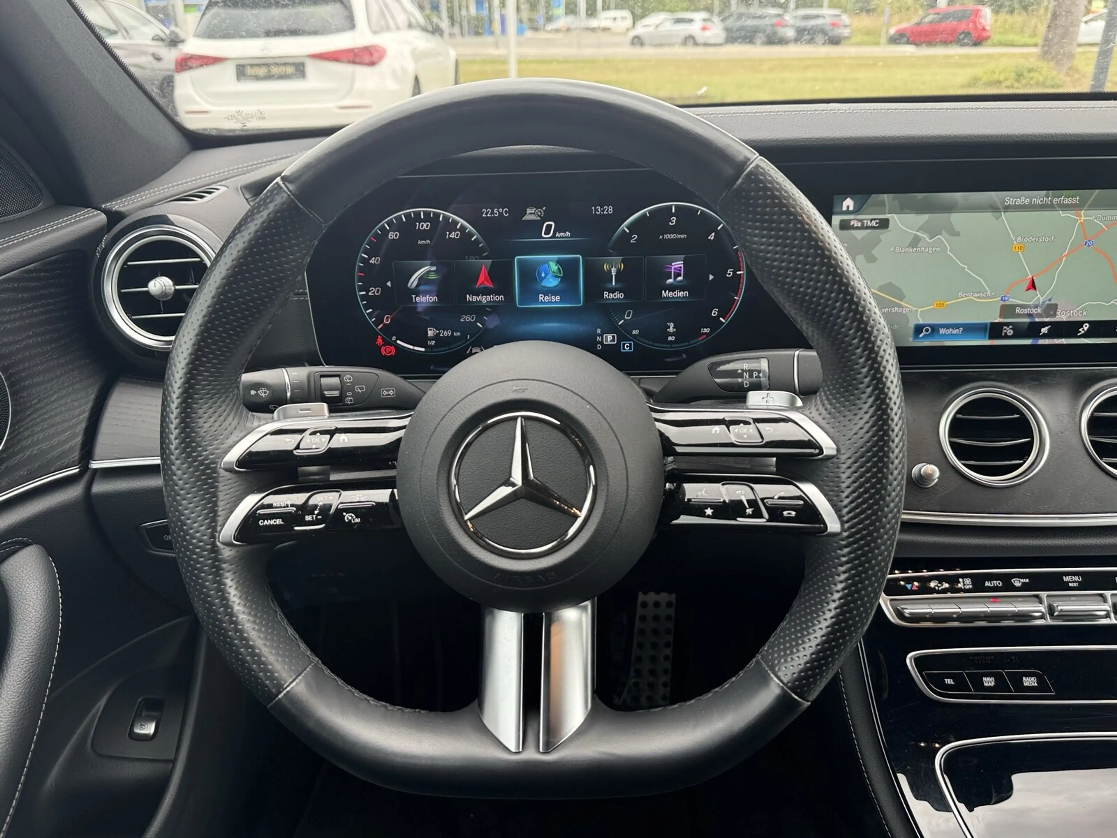 Mercedes-Benz E 400 E 400 d 4M T AMG Line/Navi/Distronic/Keyless-Go — photo 13