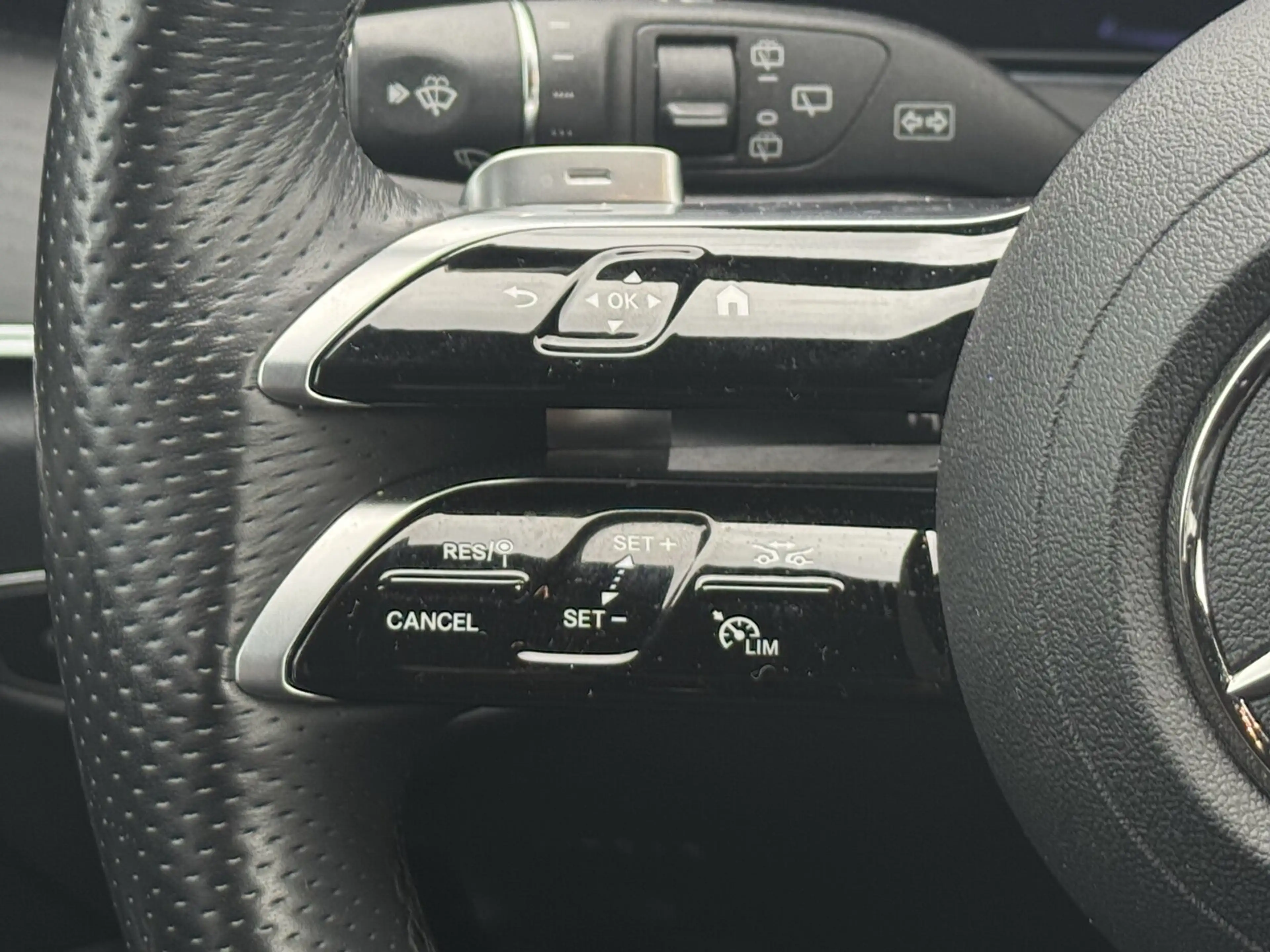 Mercedes-Benz E 400 E 400 d 4M T AMG Line/Navi/Distronic/Keyless-Go — photo 14