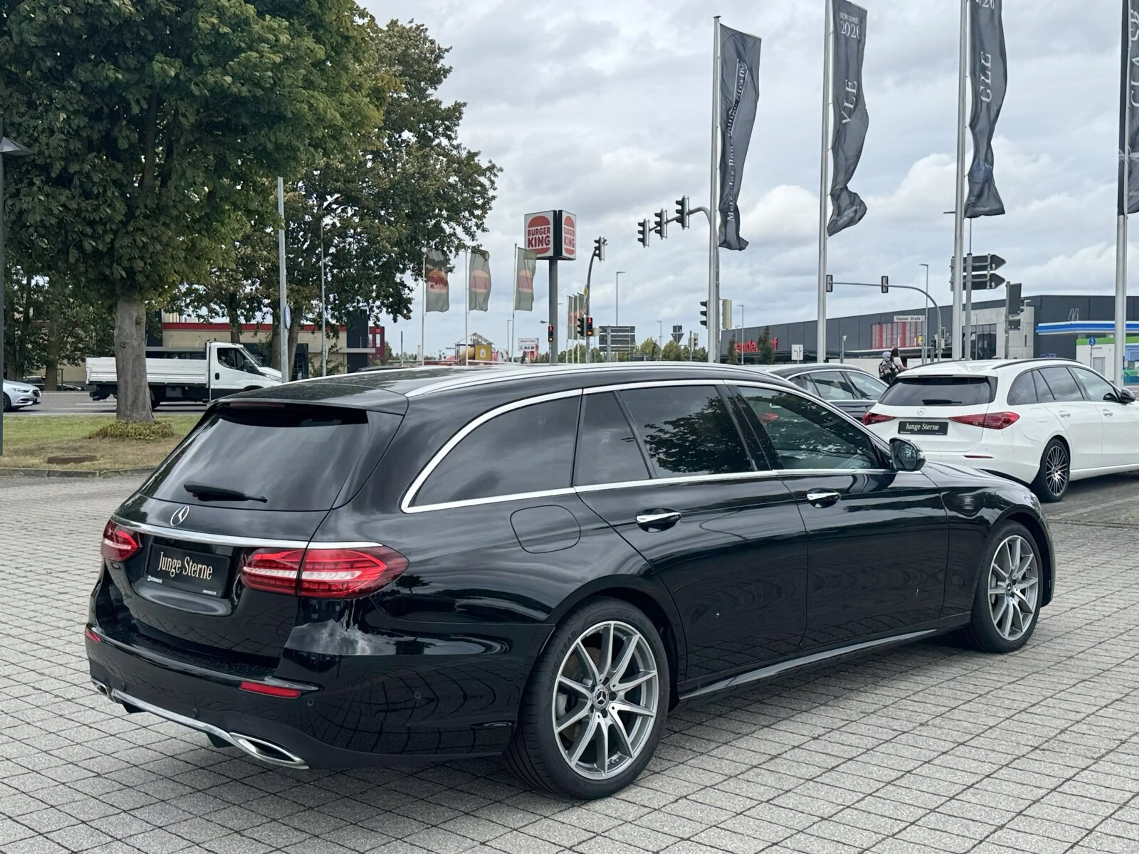 Mercedes-Benz E 400 E 400 d 4M T AMG Line/Navi/Distronic/Keyless-Go — photo 4
