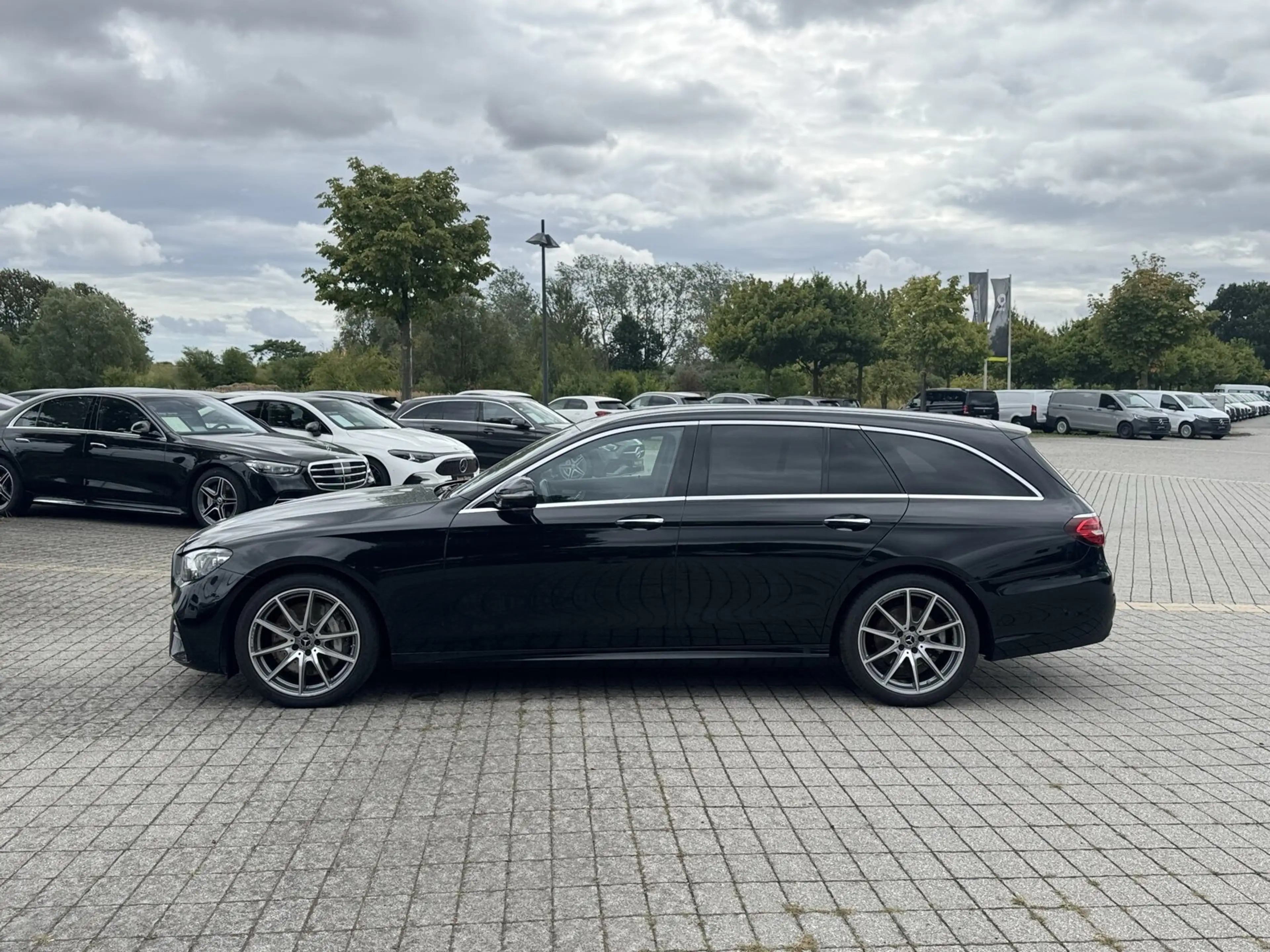 Mercedes-Benz E 400 E 400 d 4M T AMG Line/Navi/Distronic/Keyless-Go — photo 7
