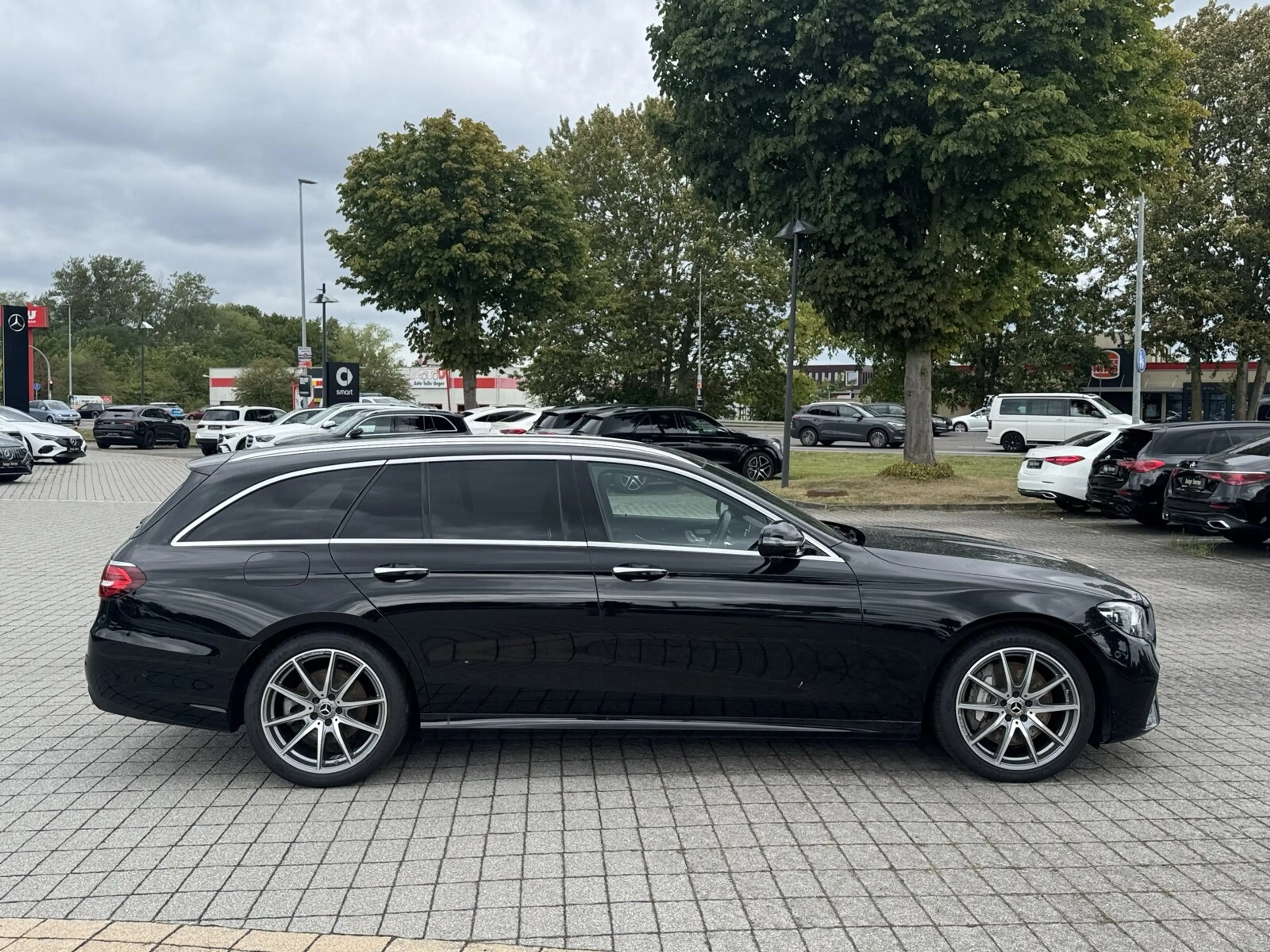 Mercedes-Benz E 400 E 400 d 4M T AMG Line/Navi/Distronic/Keyless-Go — photo 8