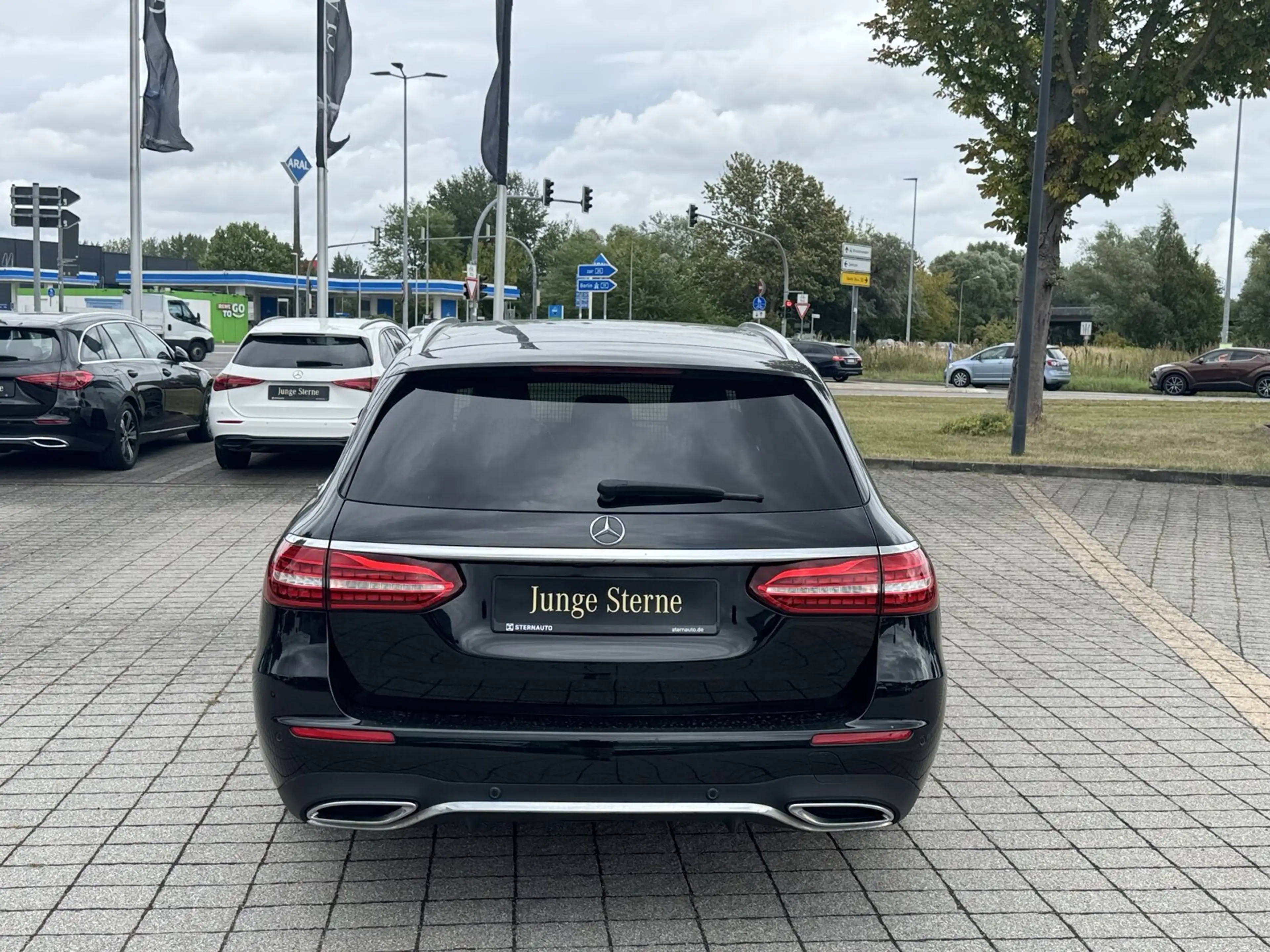 Mercedes-Benz E 400 E 400 d 4M T AMG Line/Navi/Distronic/Keyless-Go — photo 5