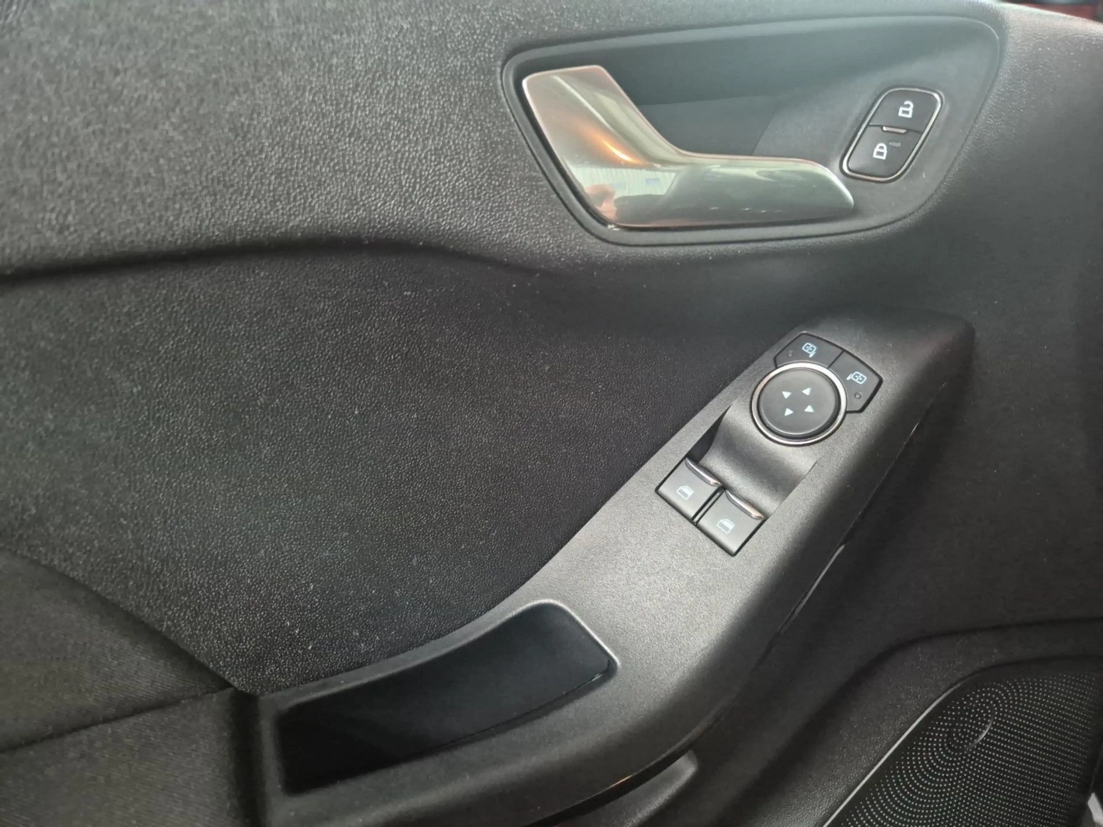 Ford Fiesta 1,1 52kW — photo 10