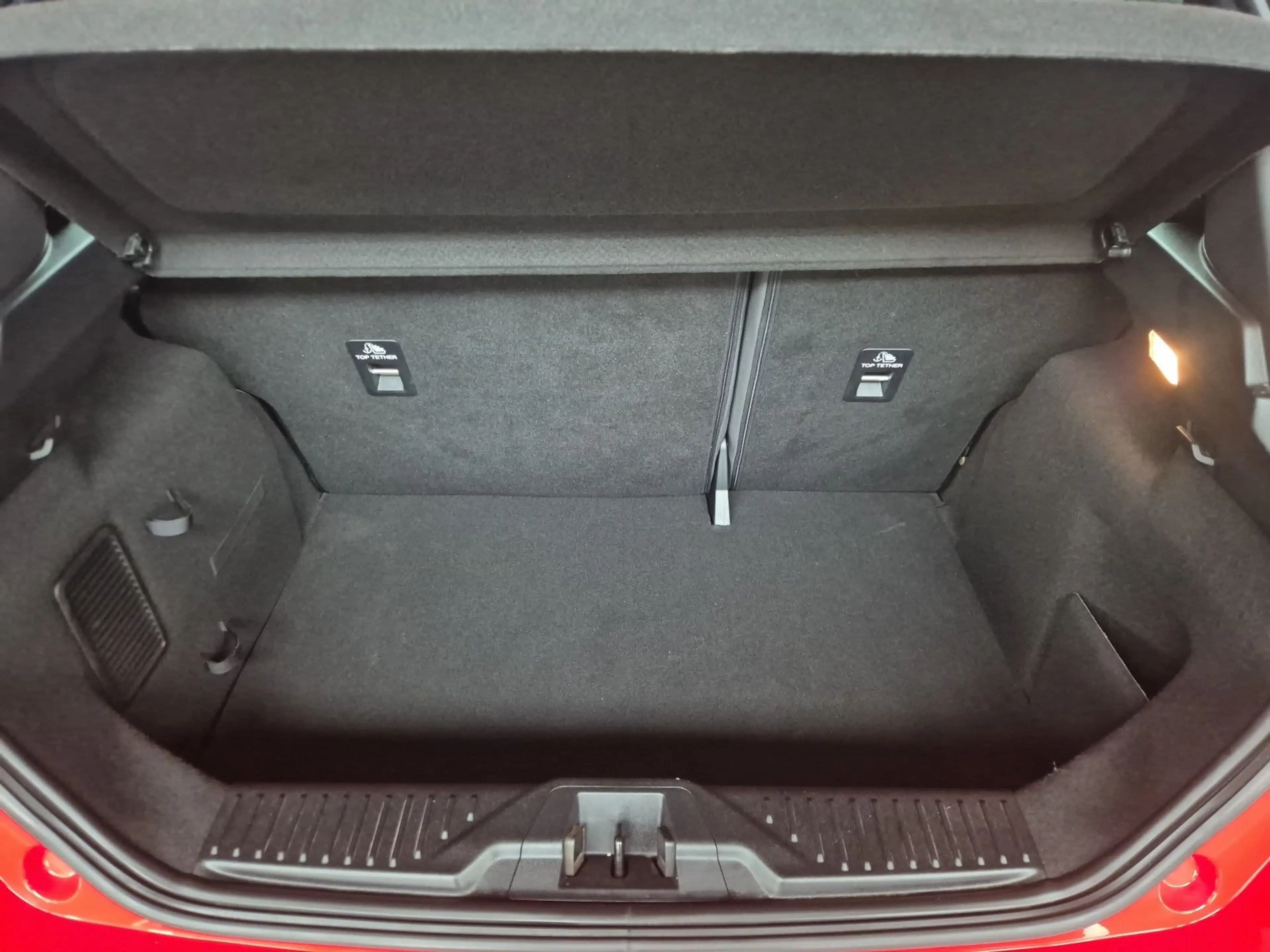 Ford Fiesta 1,1 52kW — photo 6
