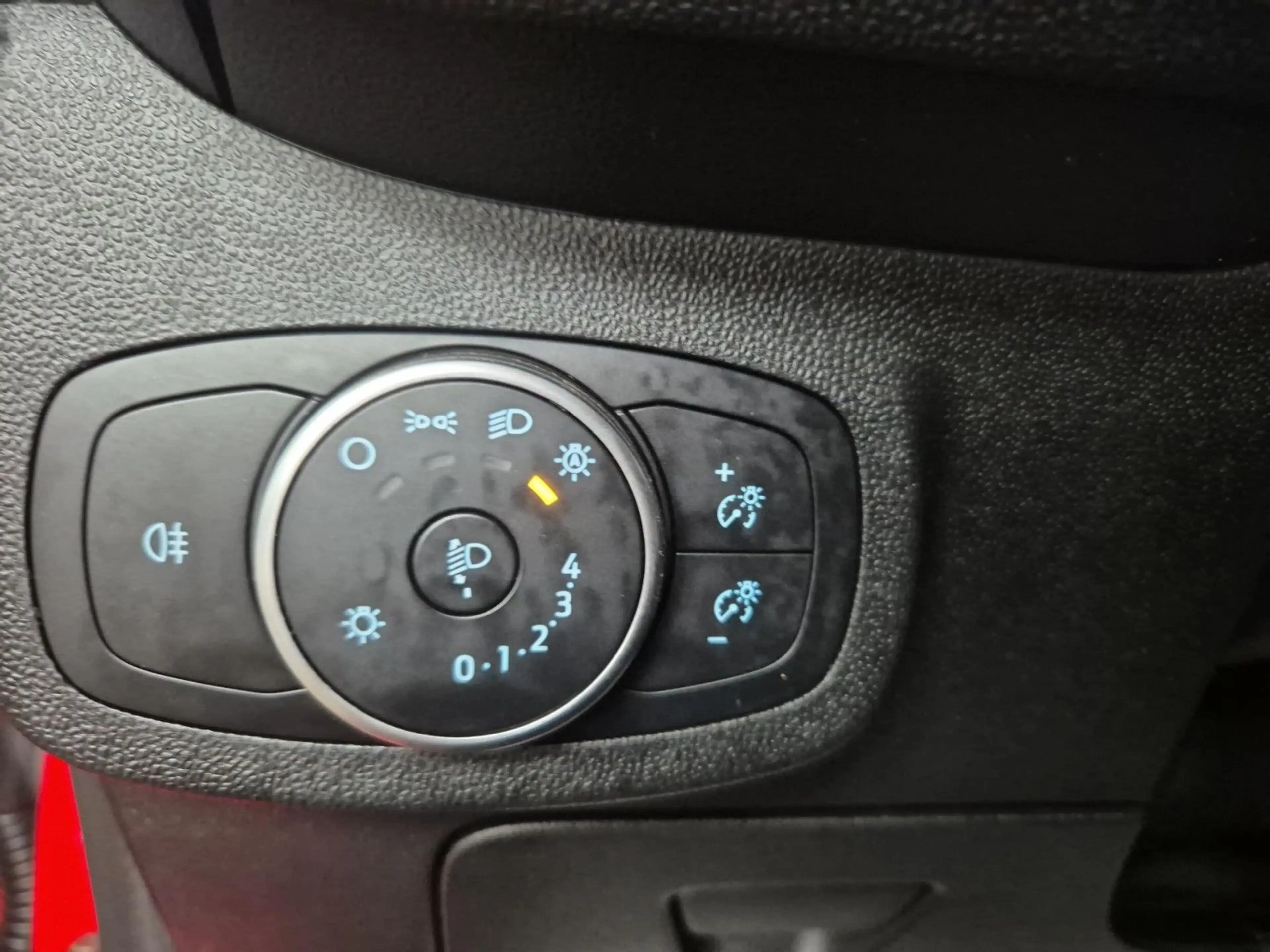 Ford Fiesta 1,1 52kW — photo 11